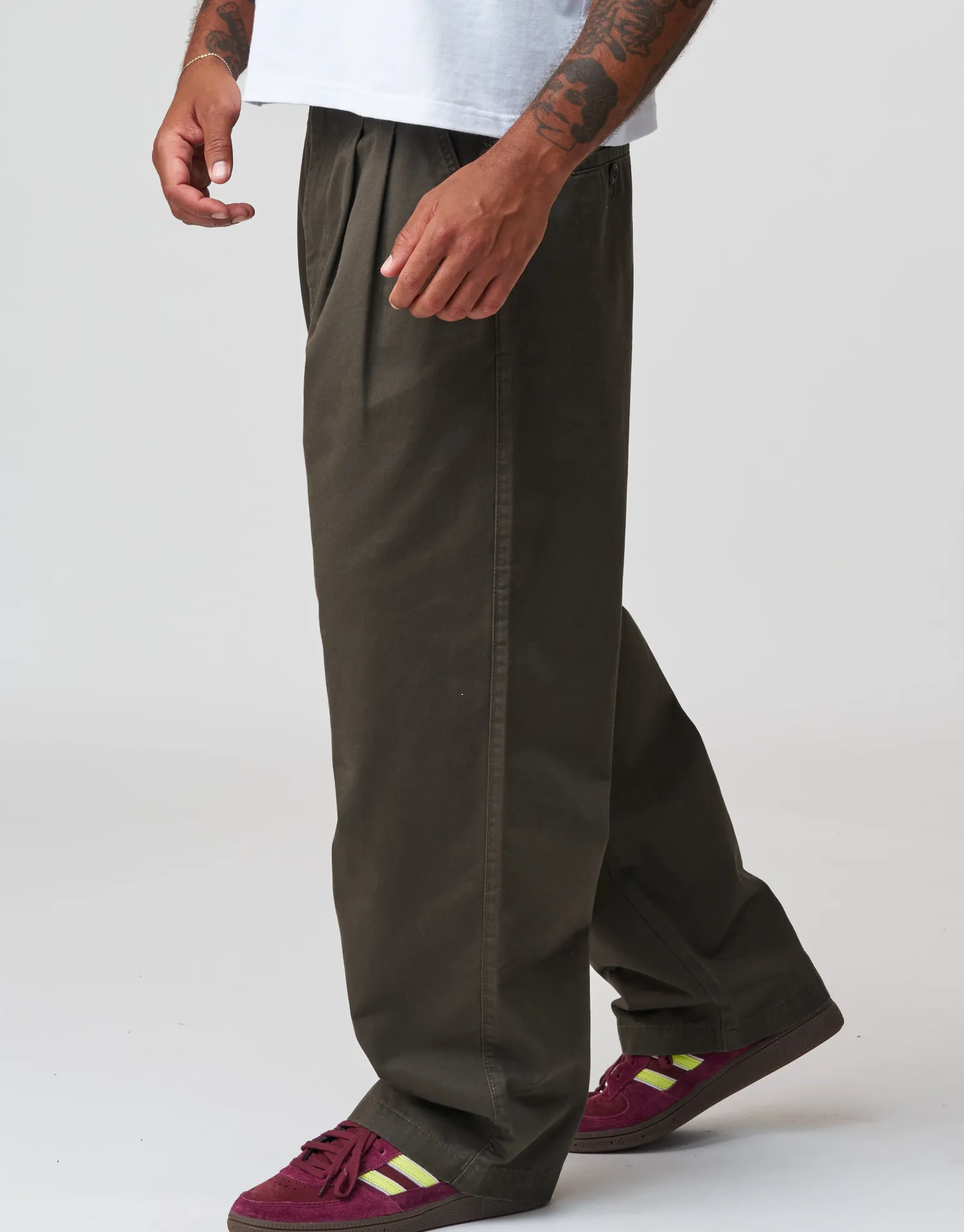 Baggy Double Pleated Pants in Khaki