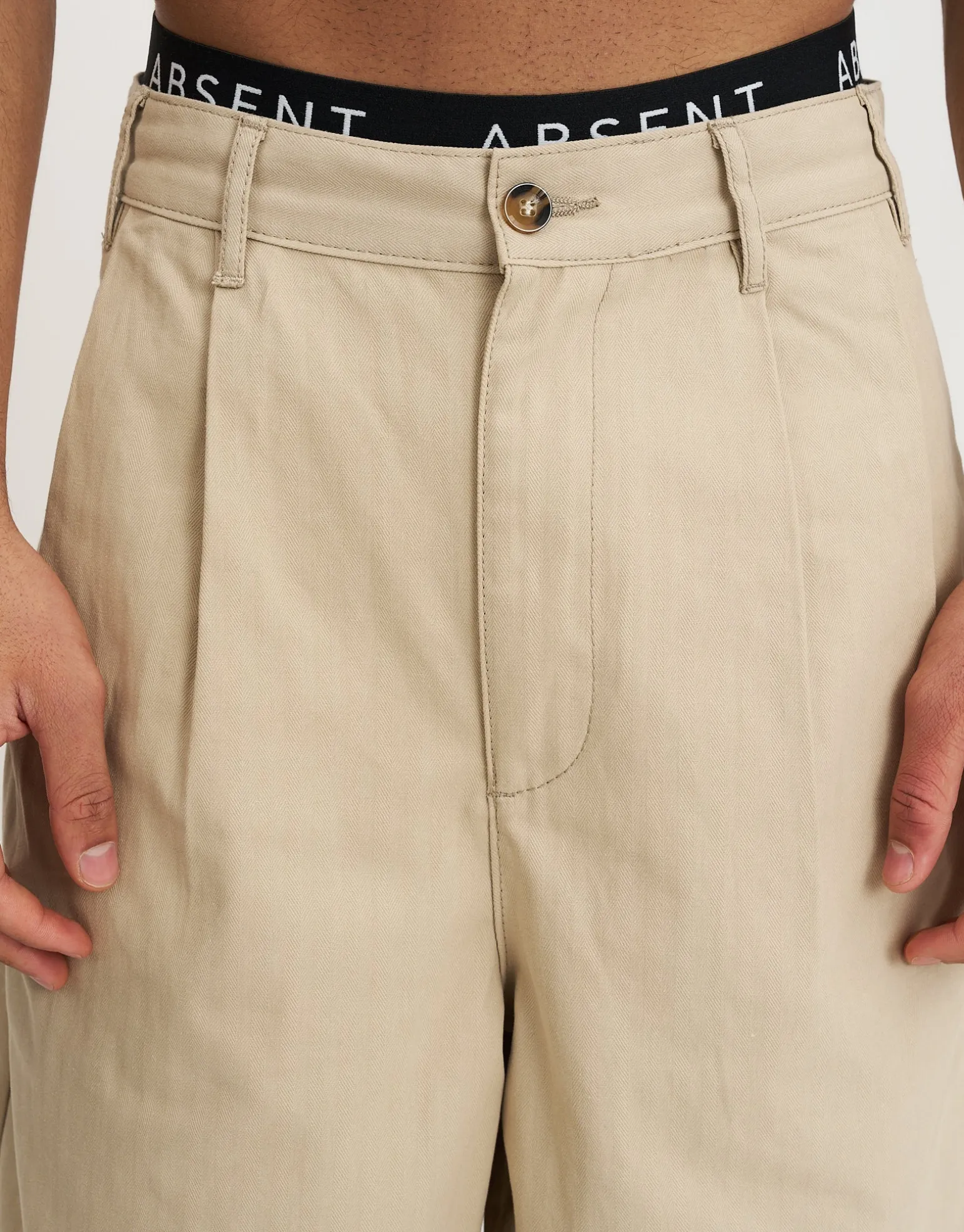 Baggy Fit Pleated Shorts in Tan