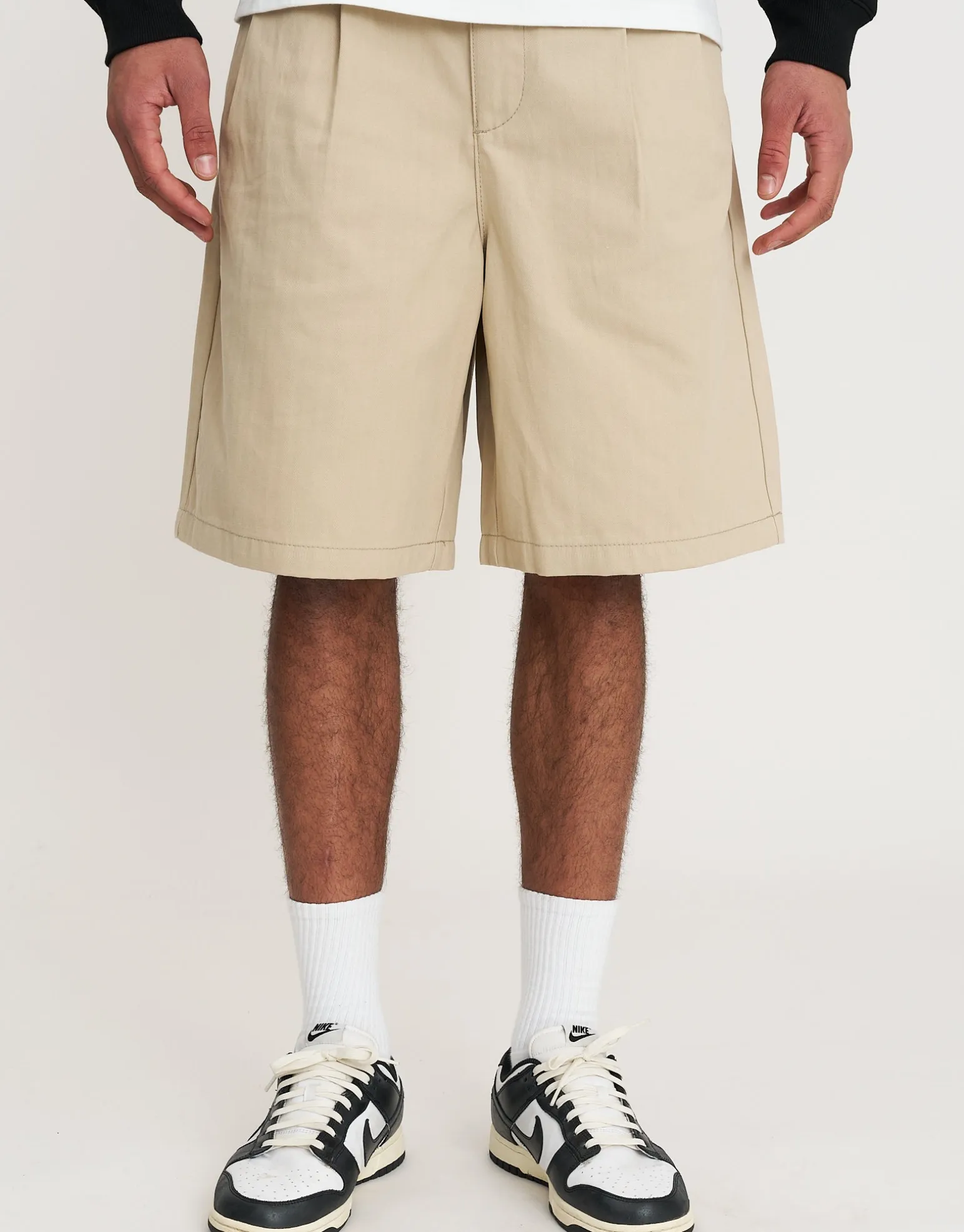 Baggy Fit Pleated Shorts in Tan