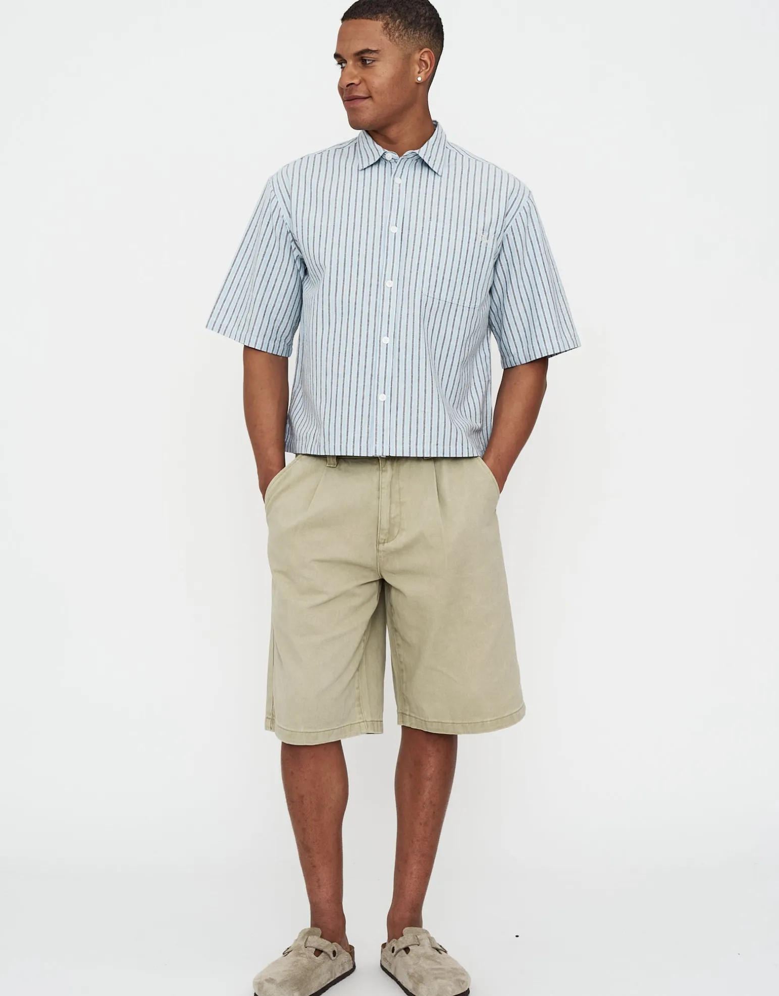 Baggy Fit Twill Pleated Shorts in Tan