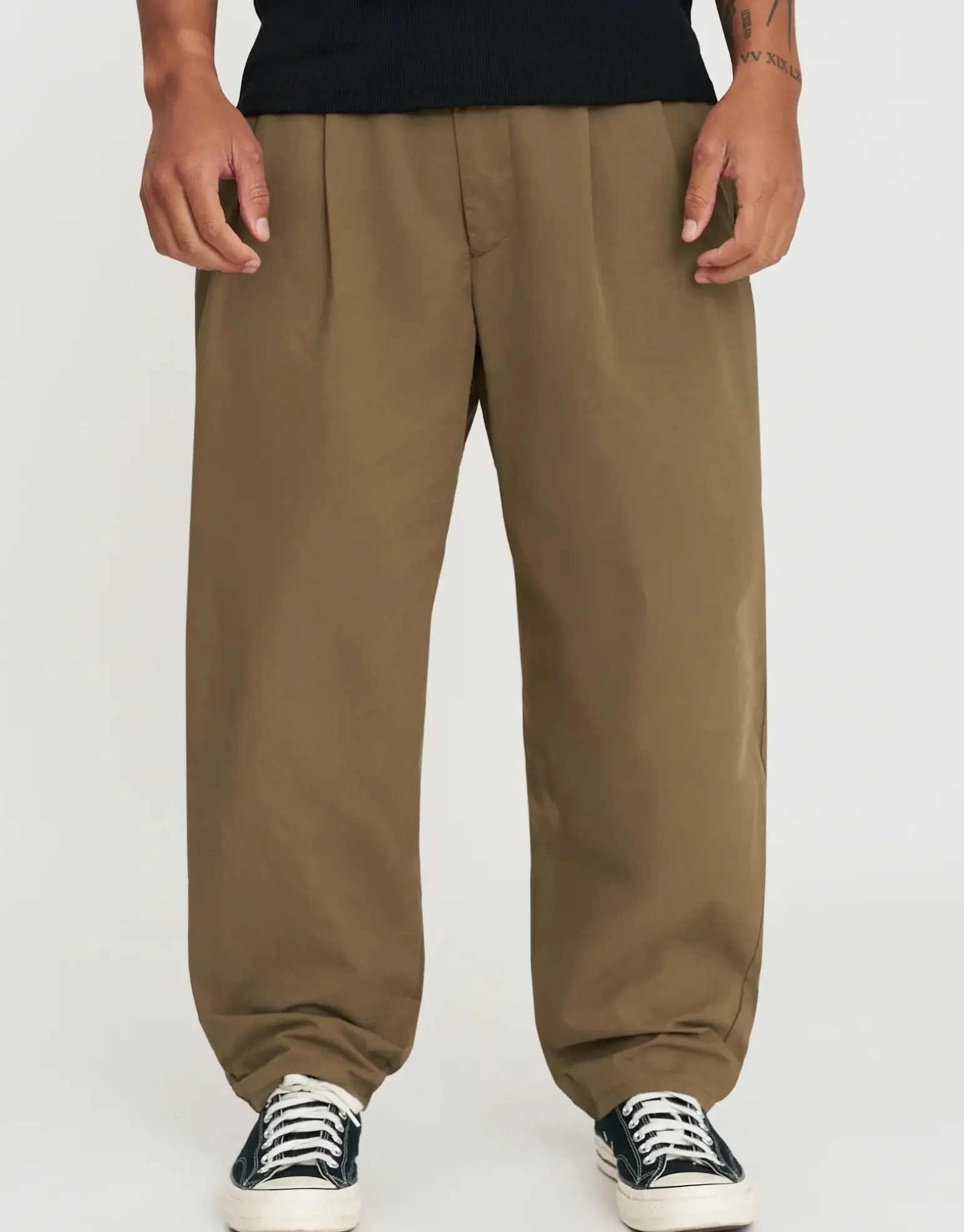 Baggy Pleated Pants in Khaki