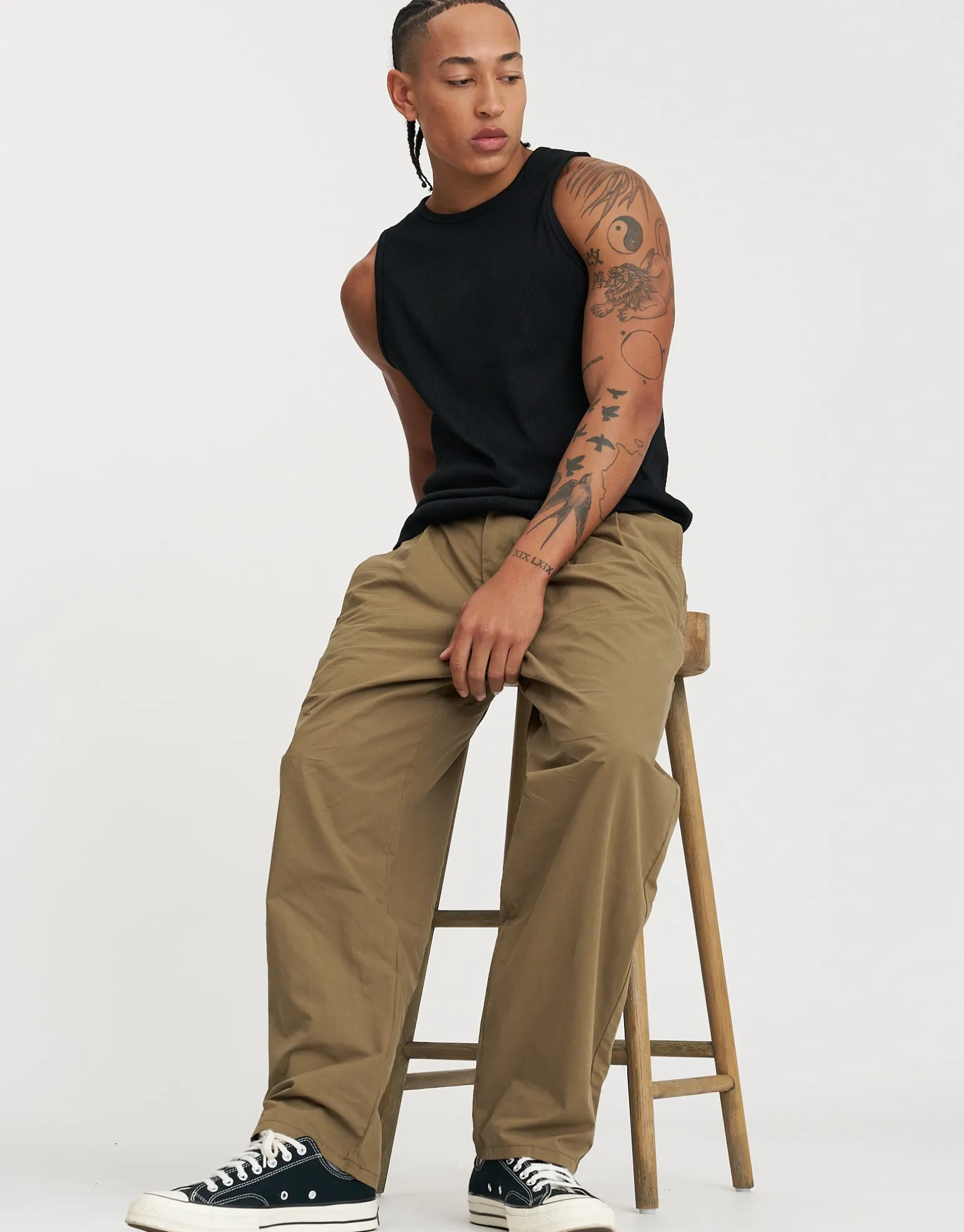 Baggy Pleated Pants in Khaki