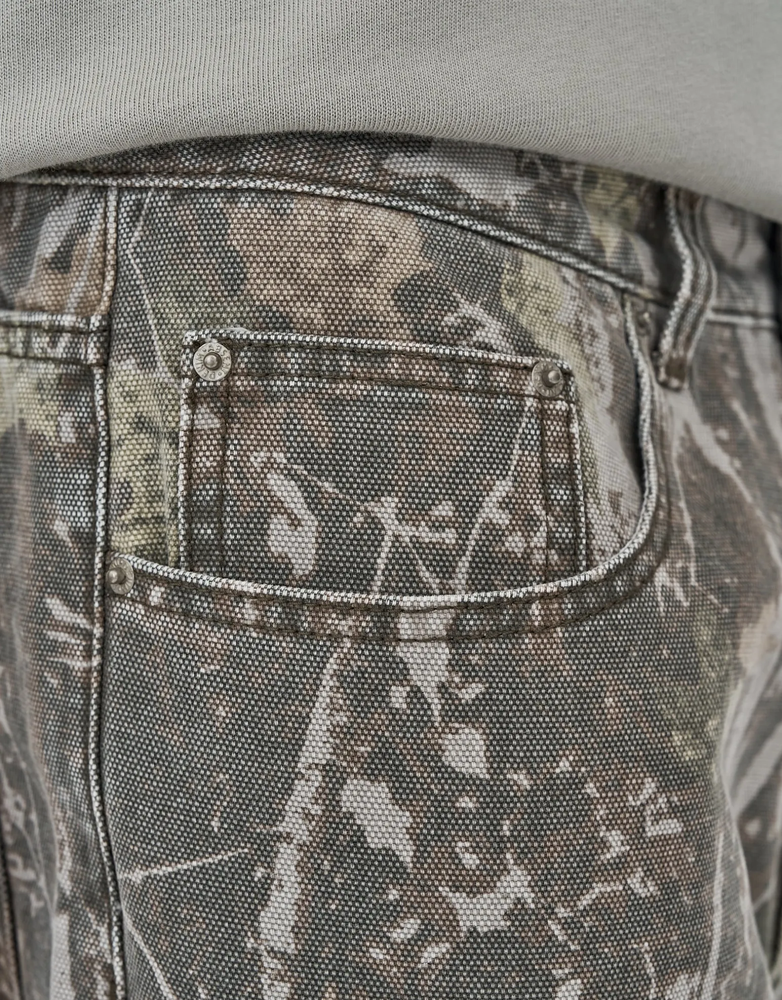 Baggy Vintage Foliage Camo Pants in Camo