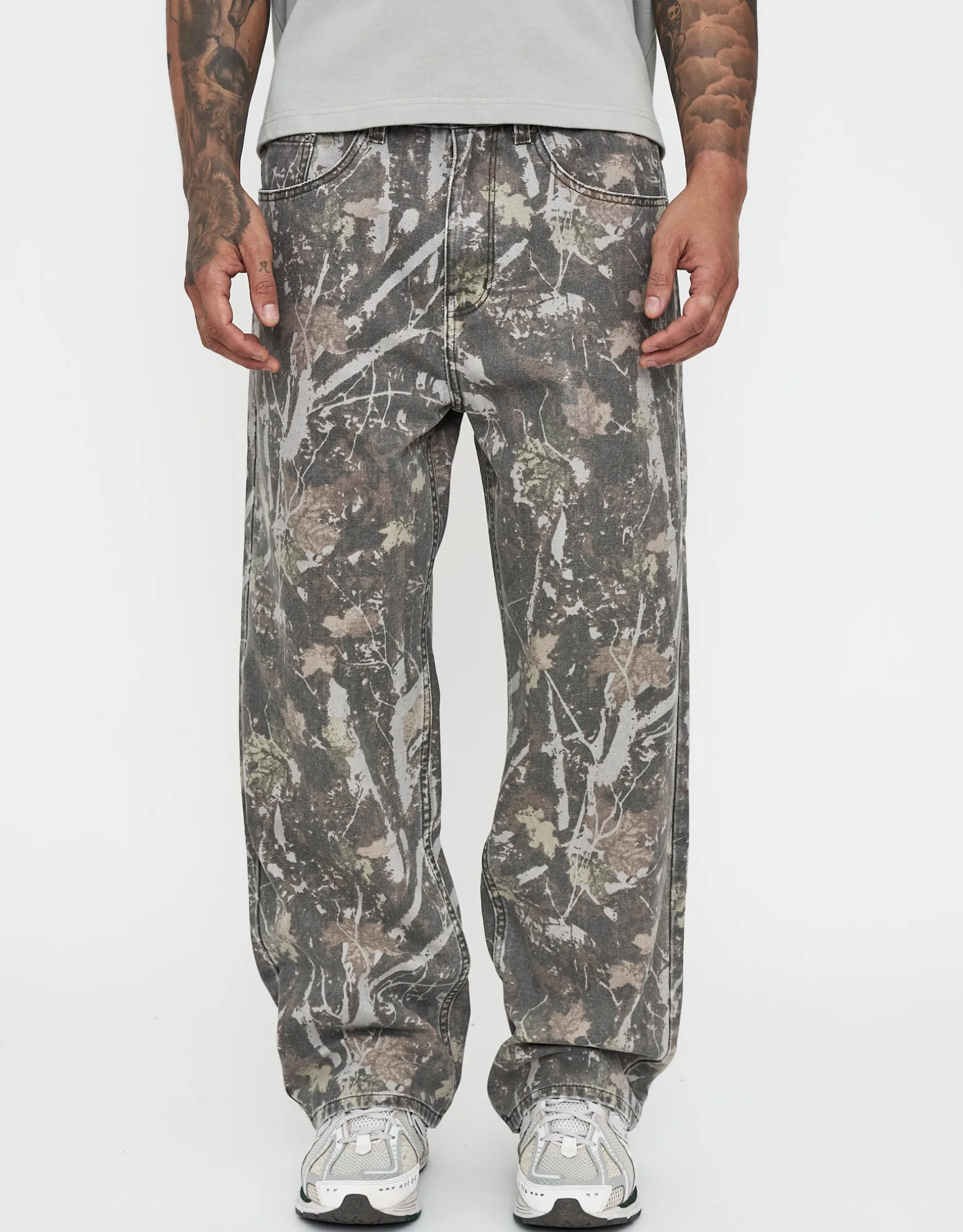 Baggy Vintage Foliage Camo Pants in Camo