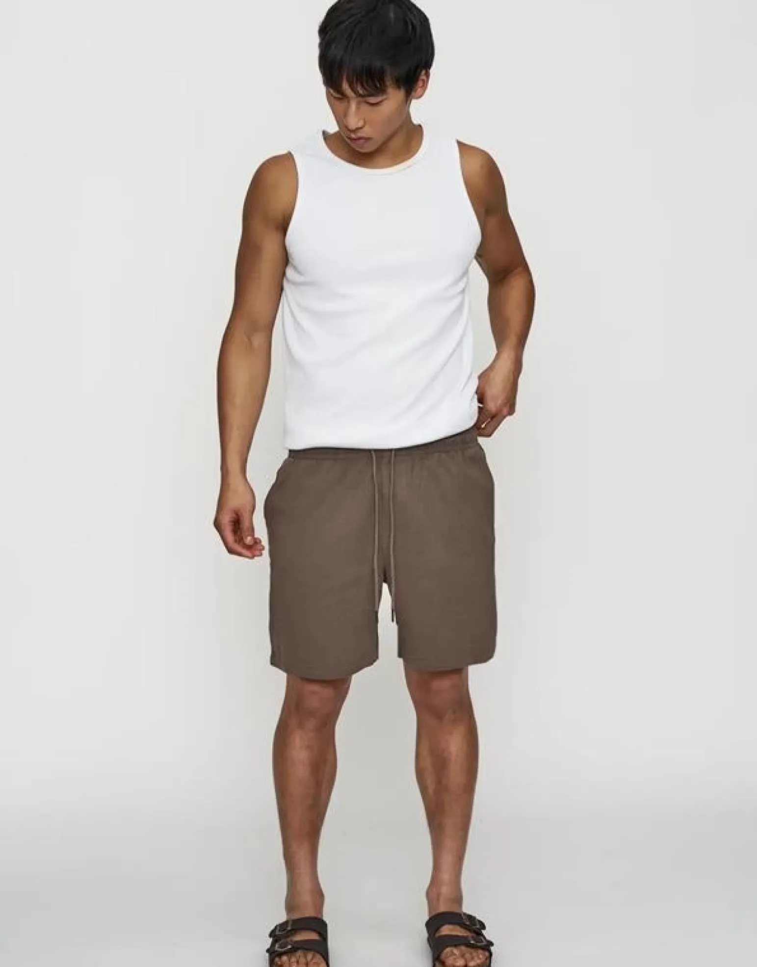 Crinkle Texture Elastic Waist Shorts in Brown