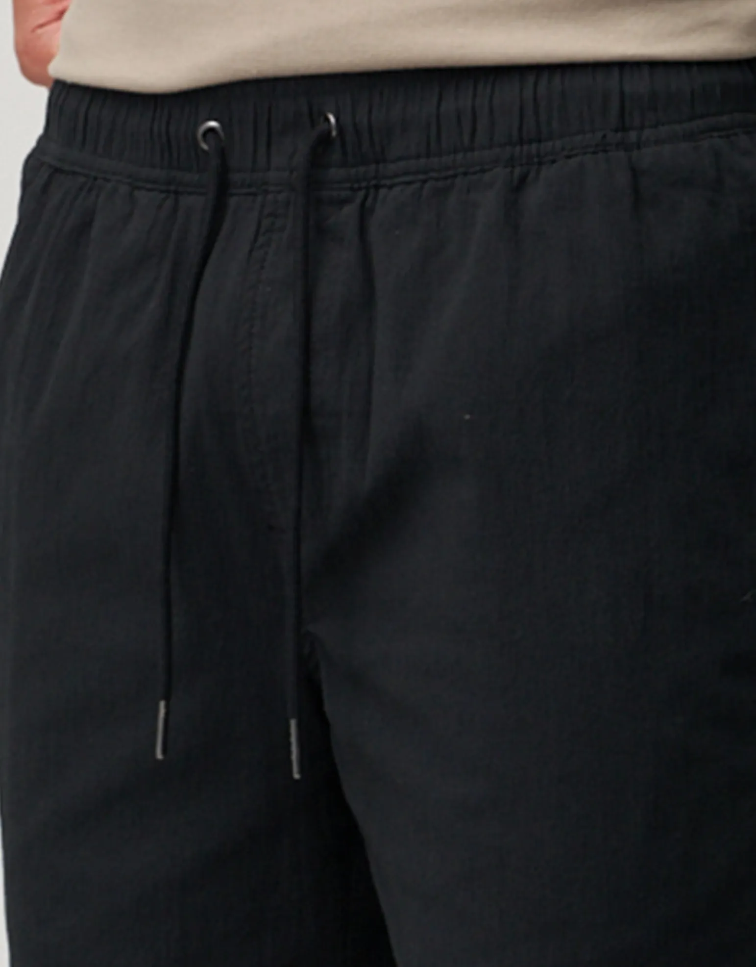Crinkle Texture Elastic Waist Shorts in Charcoal