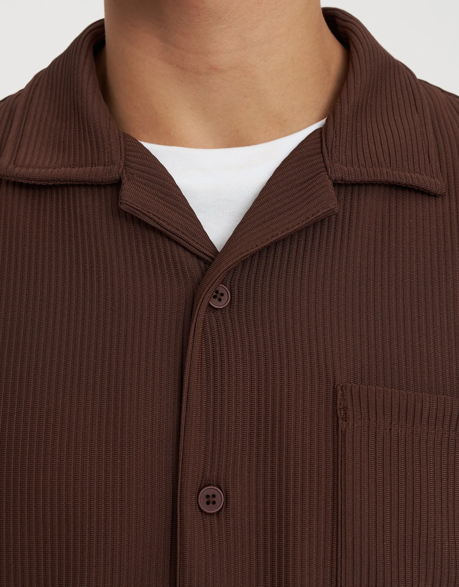 Cropped Plisse Embroidered Short Sleeve Shirt in Off White