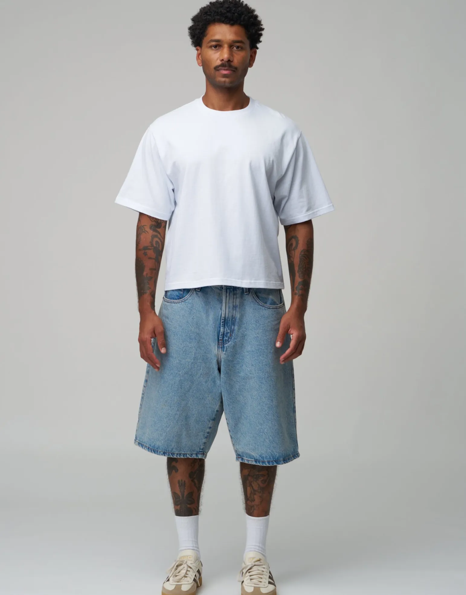 Cropped Relaxed Fit T Shirt in Black