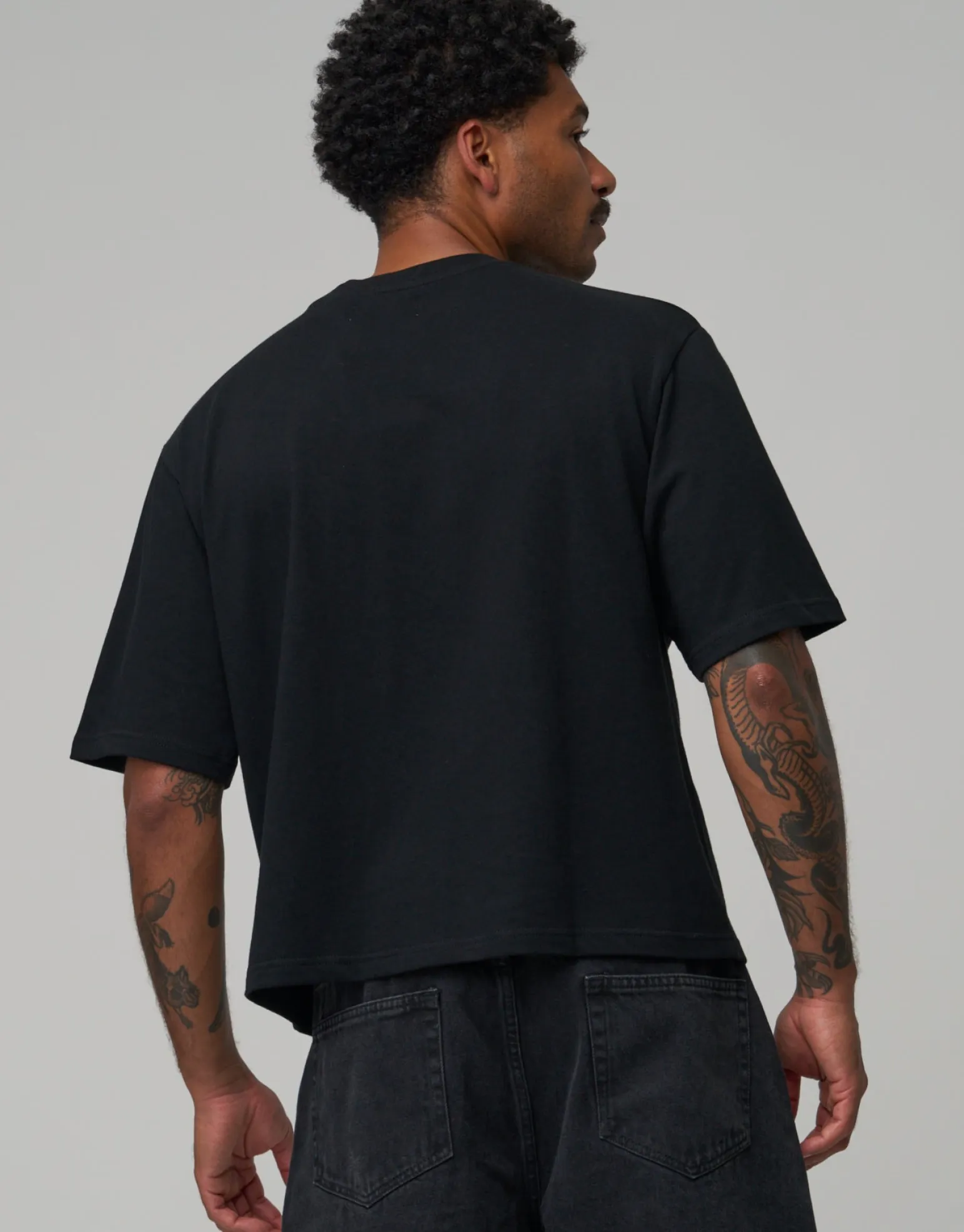 Cropped Relaxed Fit T Shirt in Black