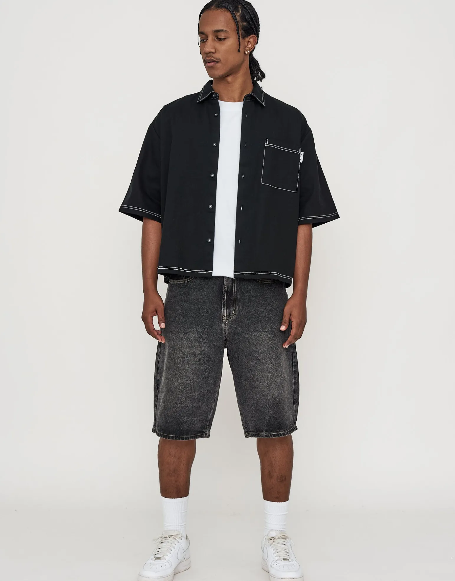 Crowned Legacy Cropped Short Sleeve Shirt in Black