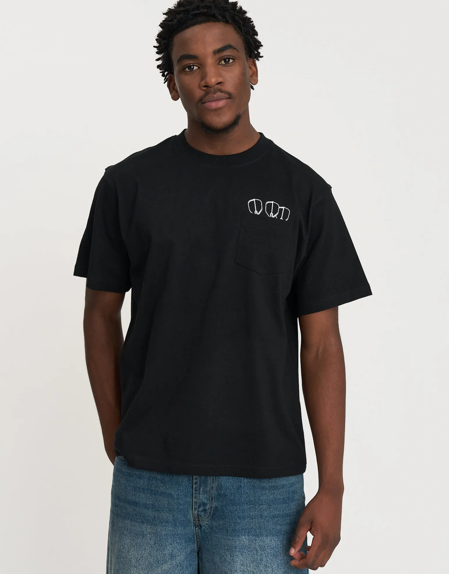 Darts Relaxed Fit T Shirt in Black