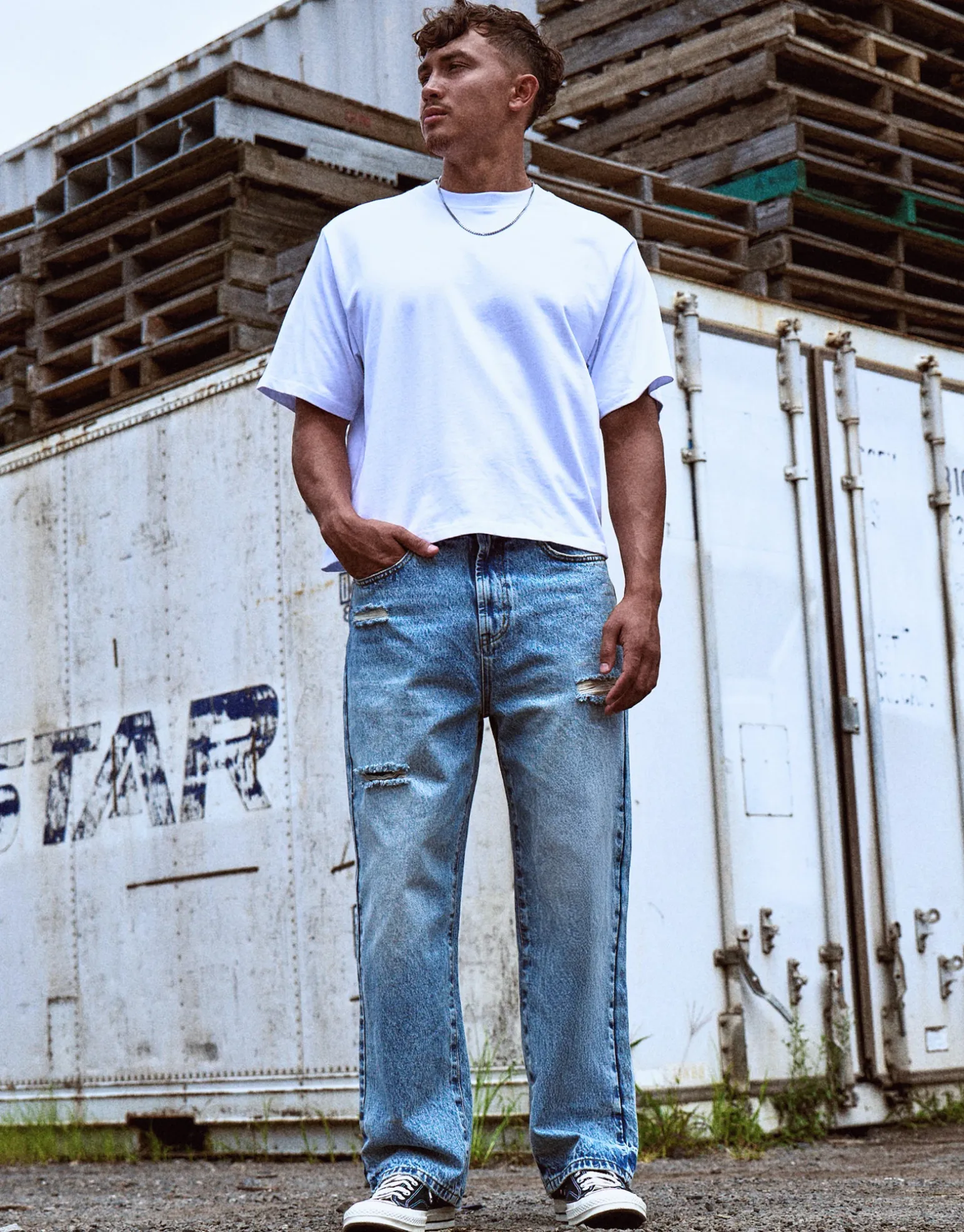 Distressed Baggy Fit Jeans in Acid Wash Blue