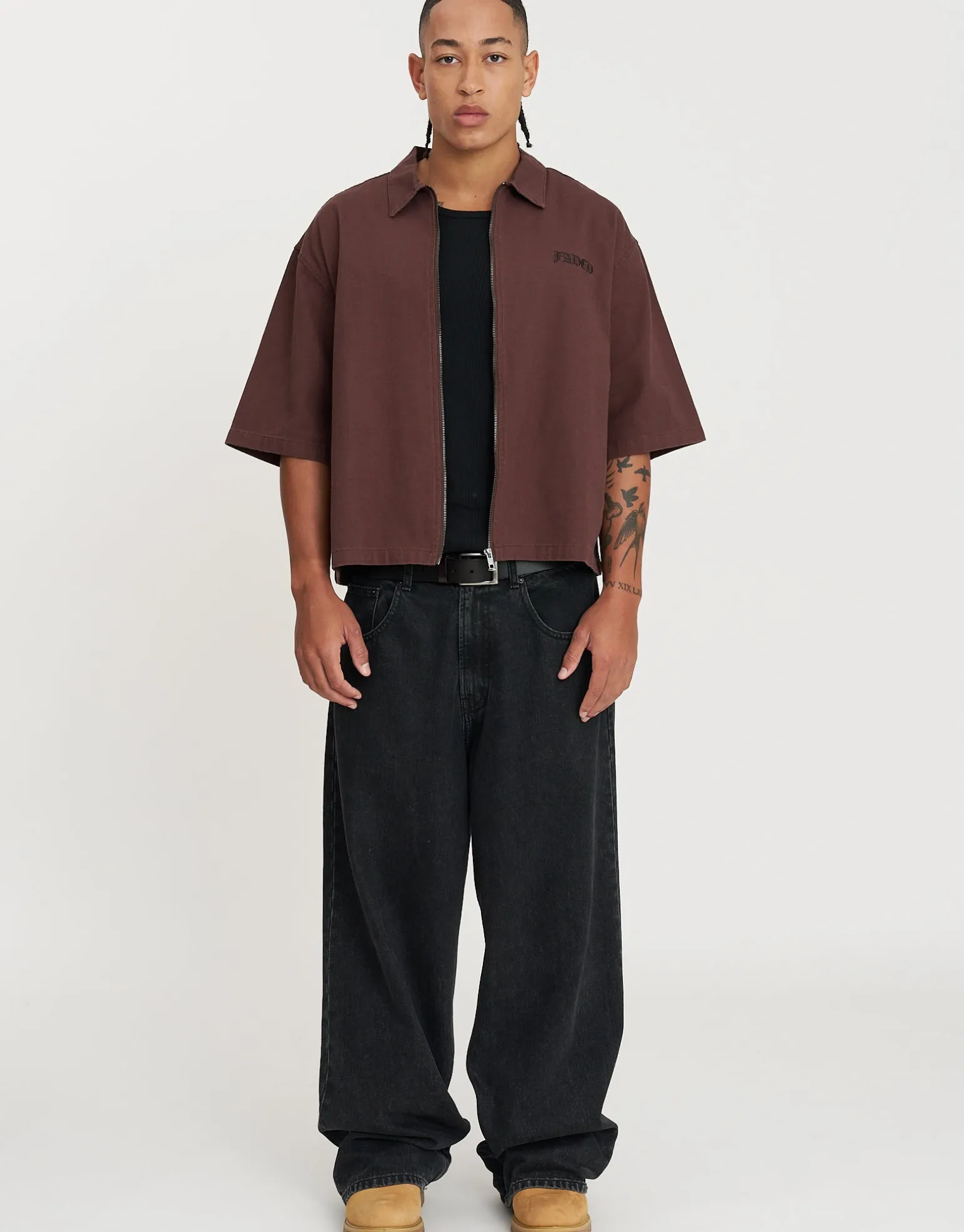 Faded Zip Up Short Sleeve Shirt in Bitter Brown