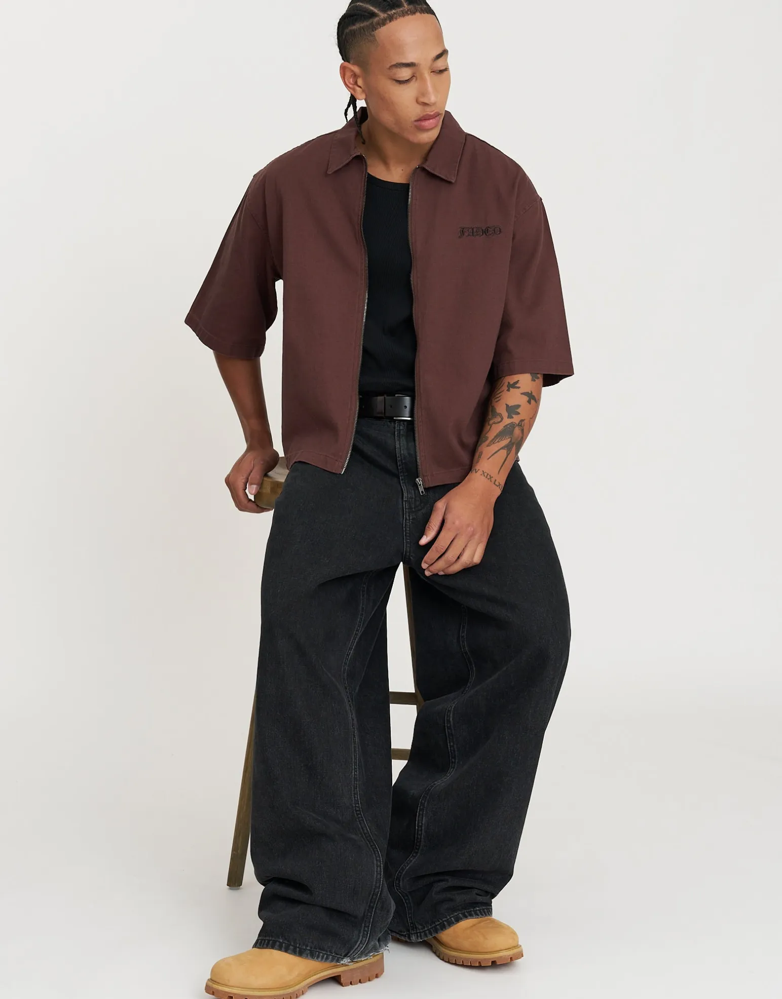 Faded Zip Up Short Sleeve Shirt in Bitter Brown