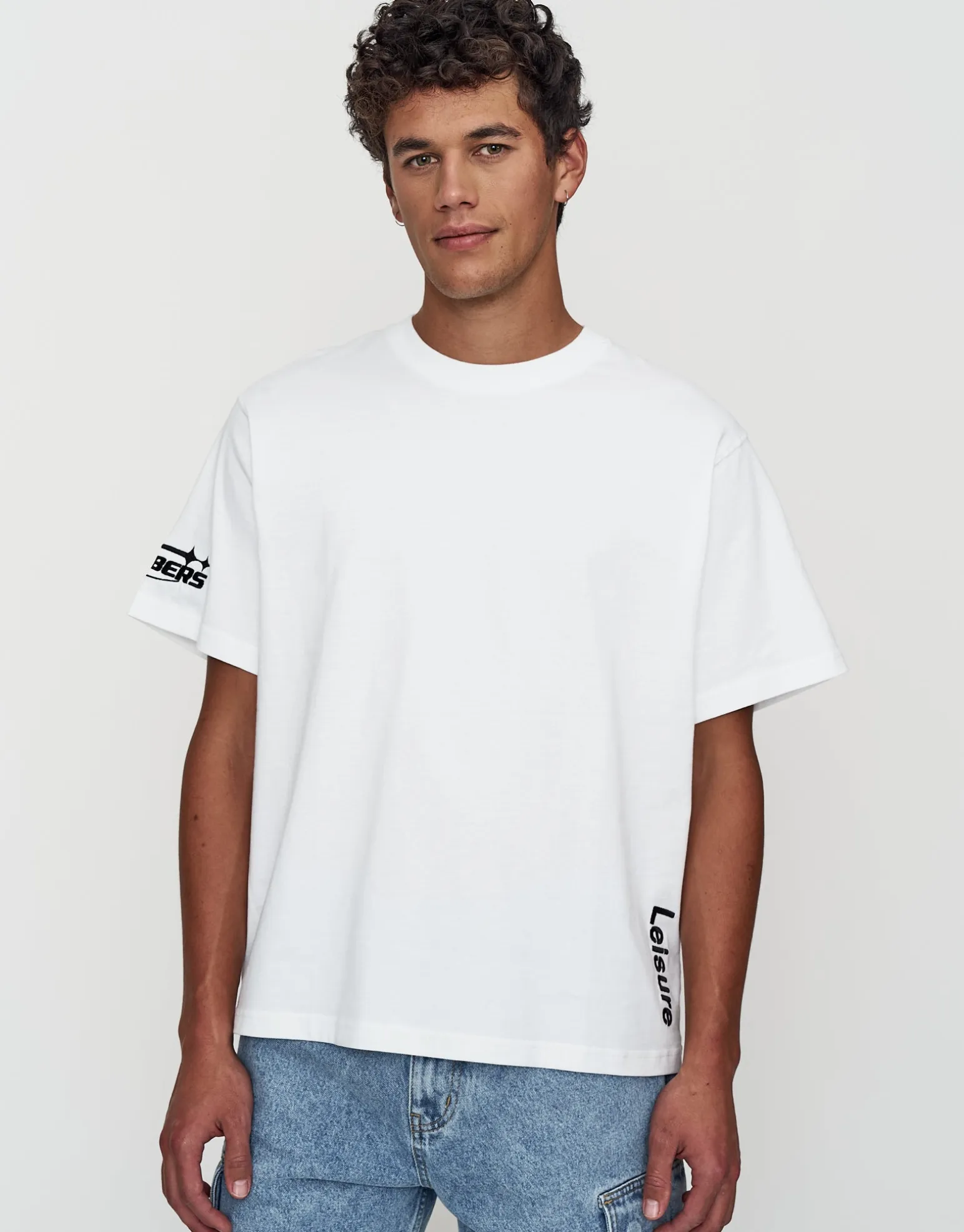 Leisure Embroidered Relaxed Fit T Shirt in Blanc