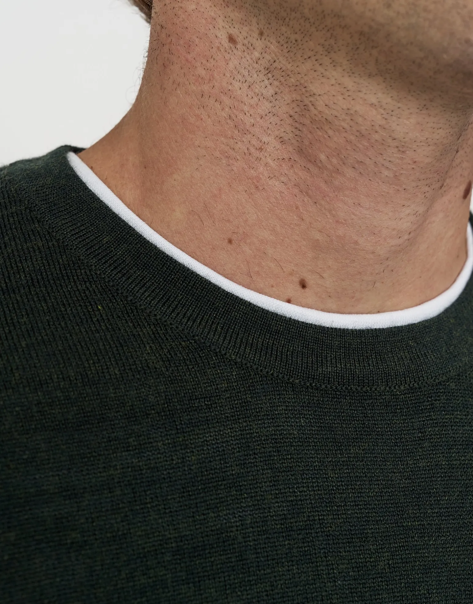 100% Merino Crew Neck Knit Jumper in Charcoal