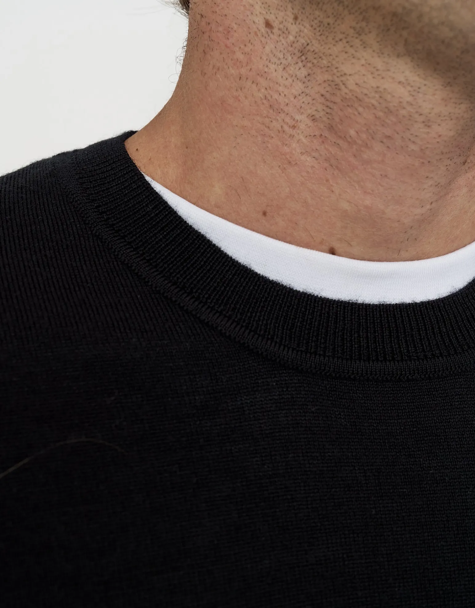 100% Merino Crew Neck Knit Jumper in Black