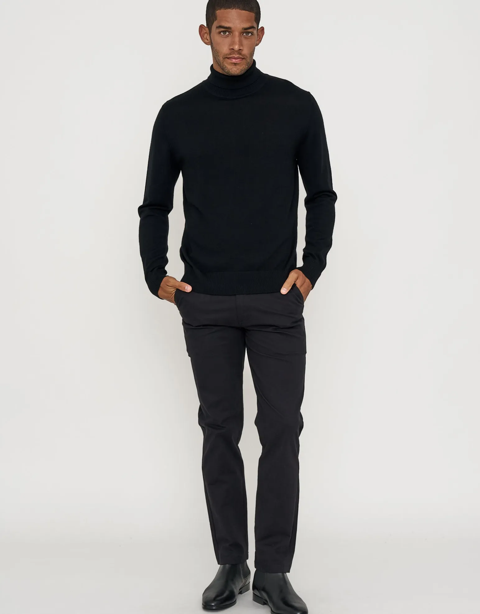 100% Merino Turtleneck Jumper in Black