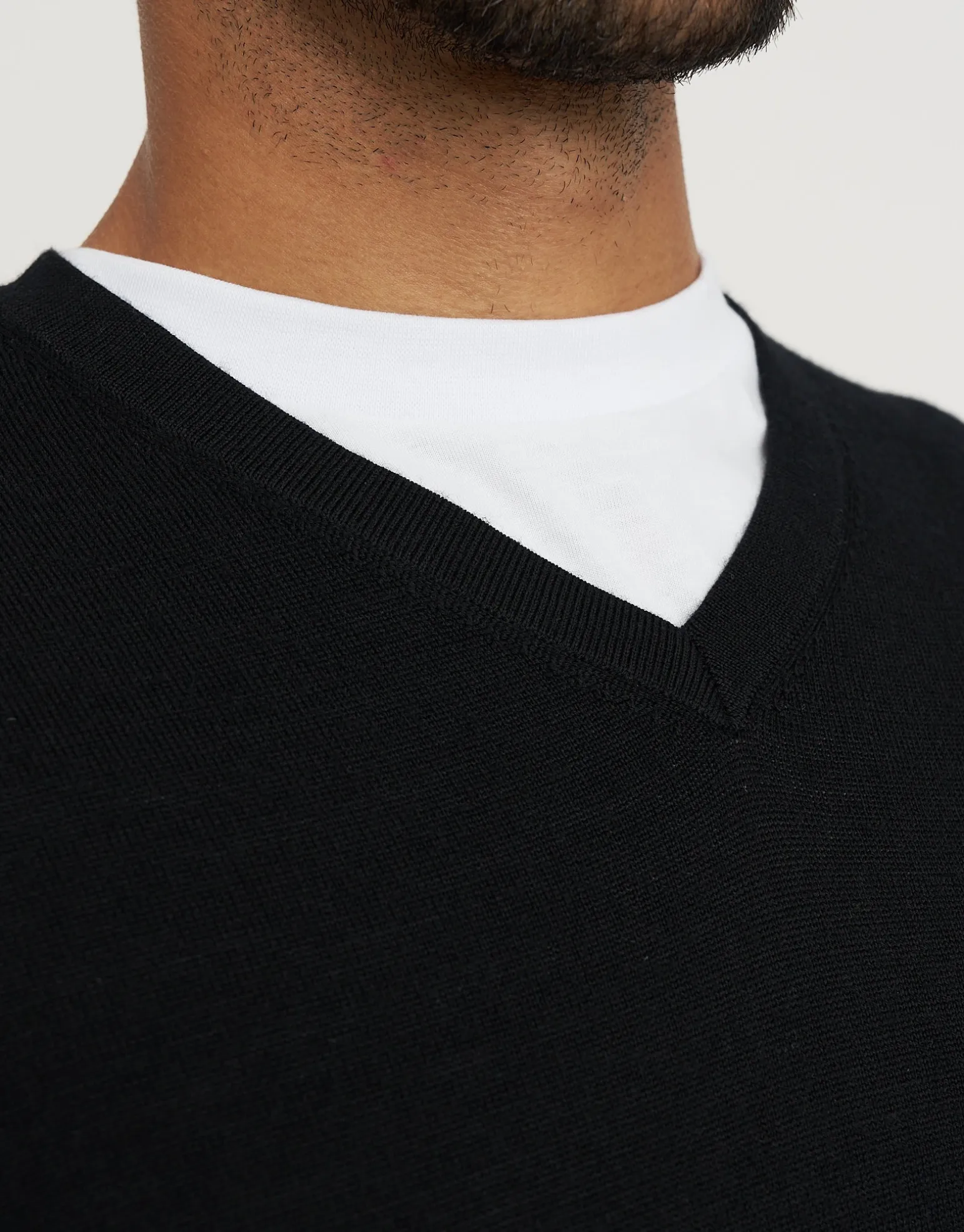 100% Merino V Neck Knit Jumper in Black