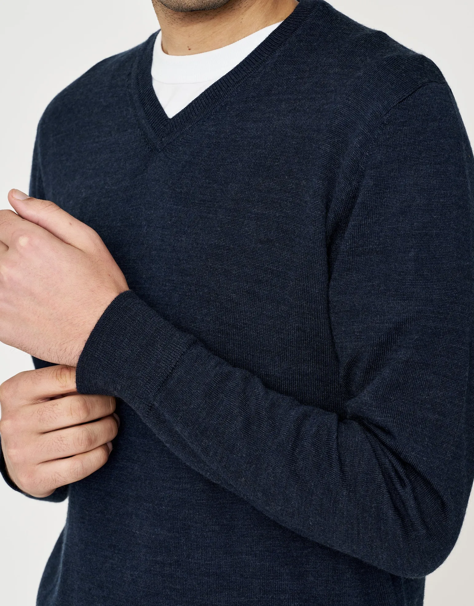 100% Merino V Neck Knit Jumper in Black