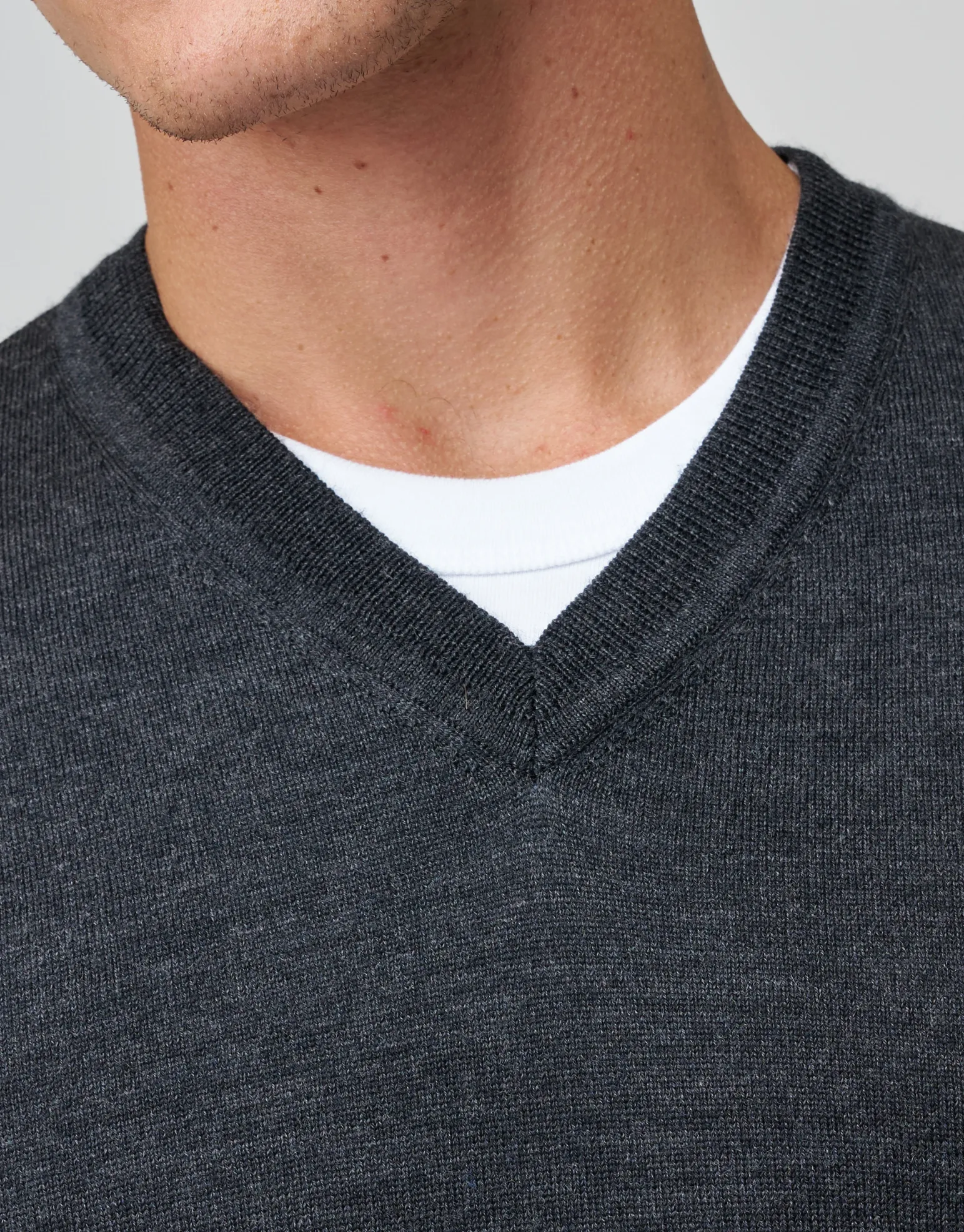100% Merino V Neck Knit Jumper in Black