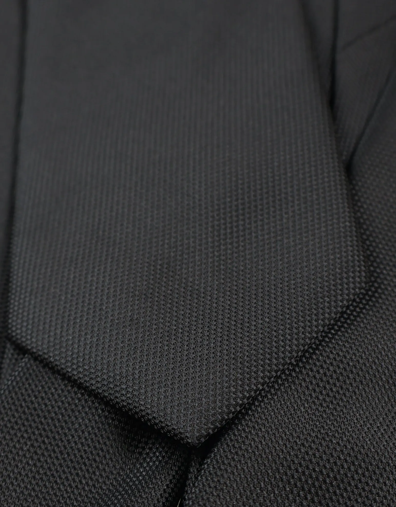 Night Paisley Textured Slim Tie in Black
