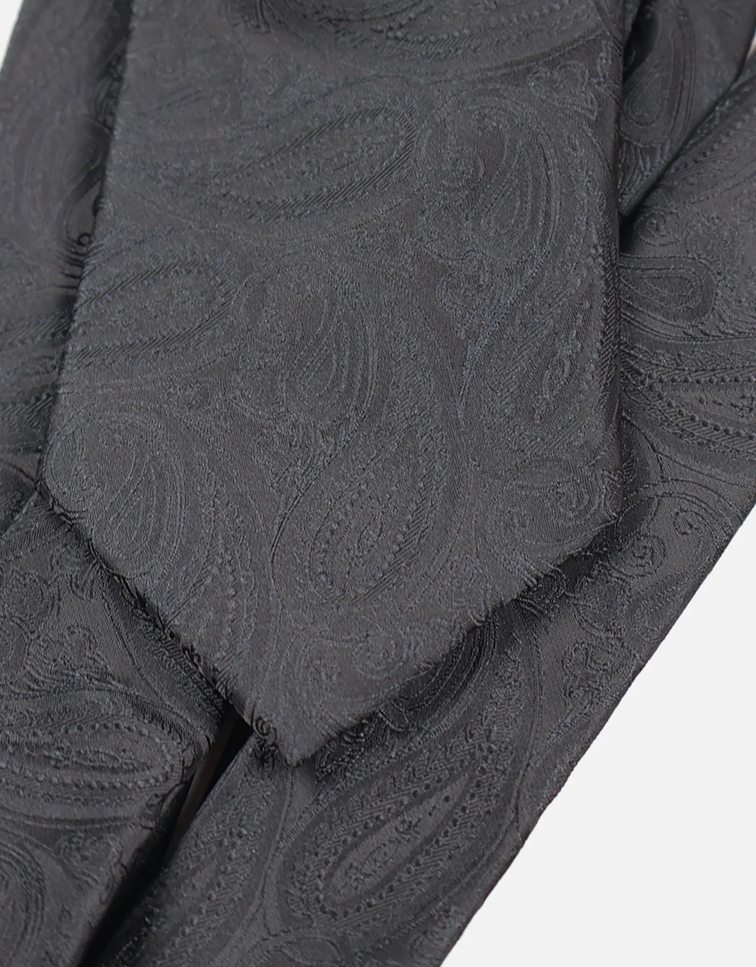 Night Paisley Textured Slim Tie in Black
