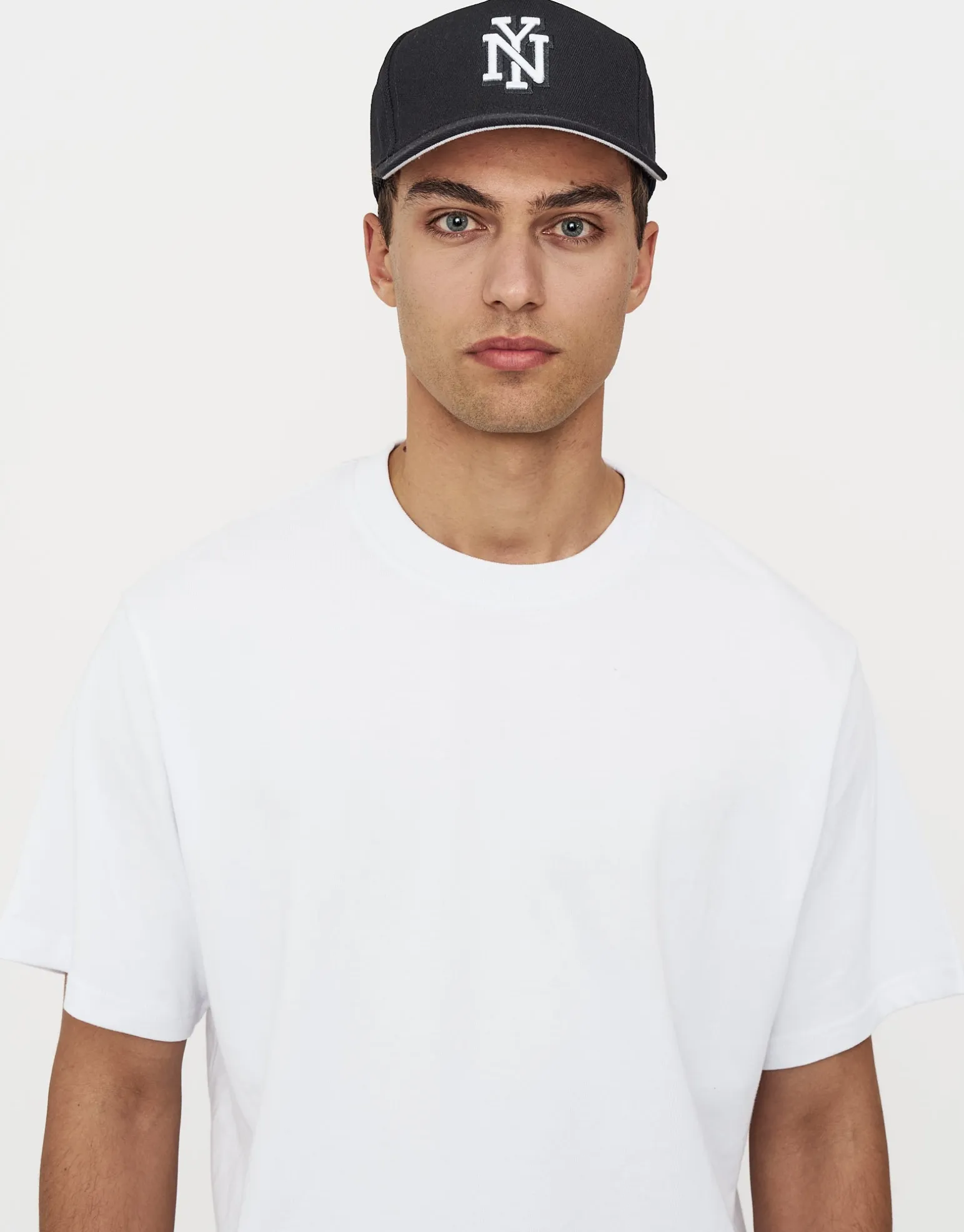 NY Embroidered Cap in Black