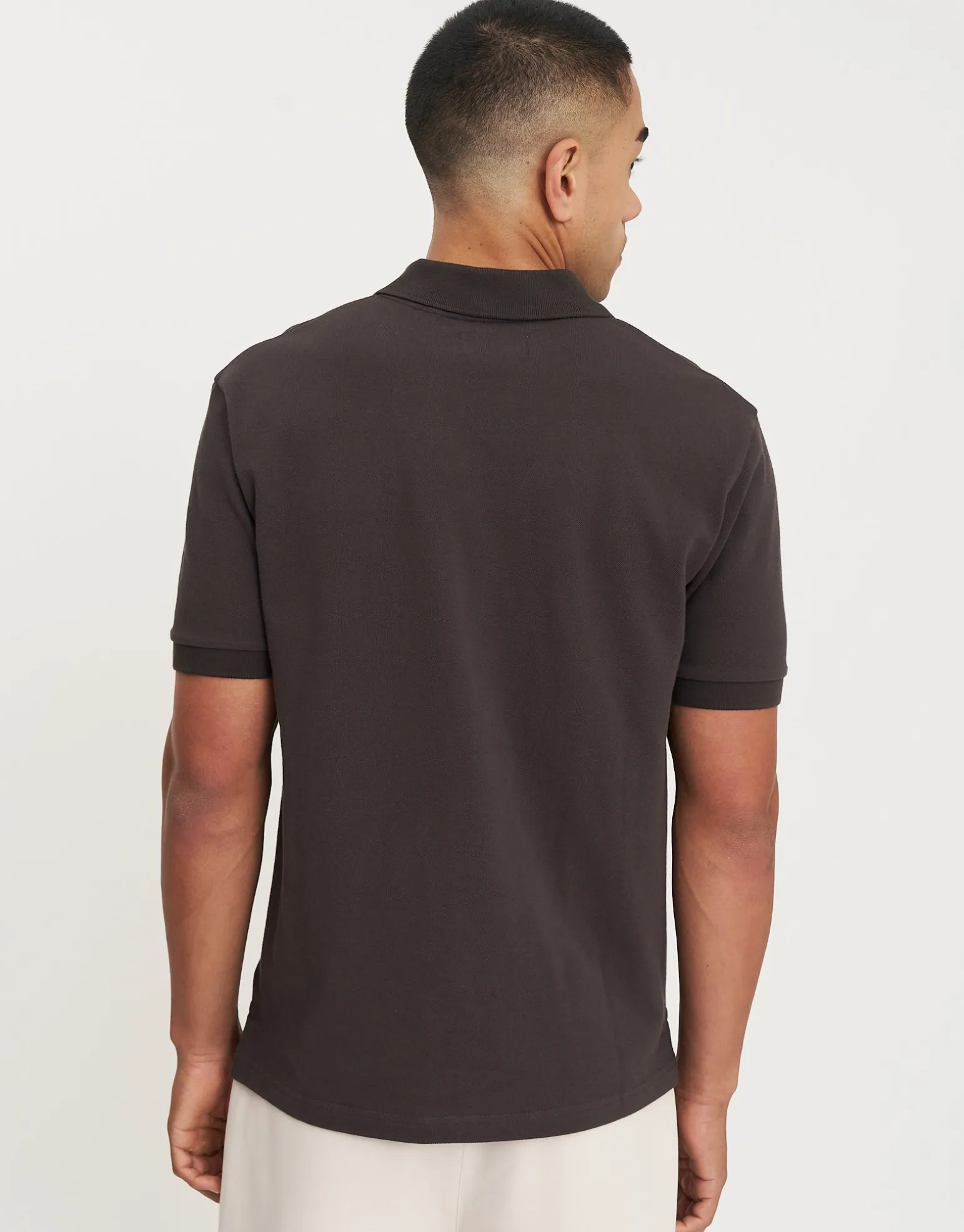 Pique Johnny Collar Short Sleeve Polo in Chocolate