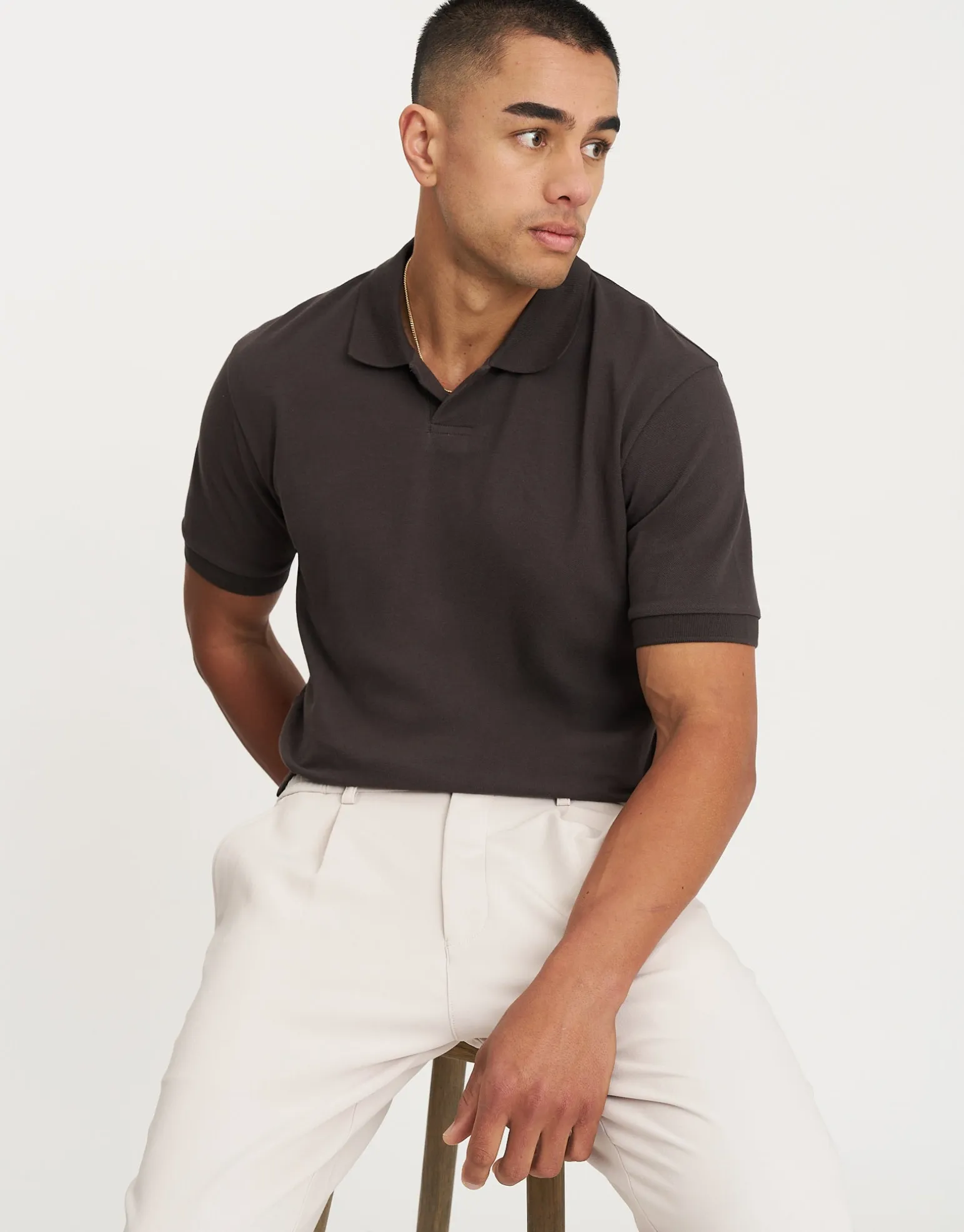 Pique Johnny Collar Short Sleeve Polo in Chocolate