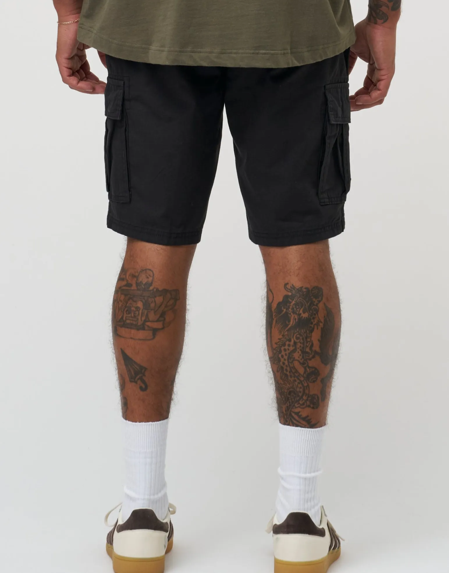 Plain Regular Fit Cargo Shorts in Black