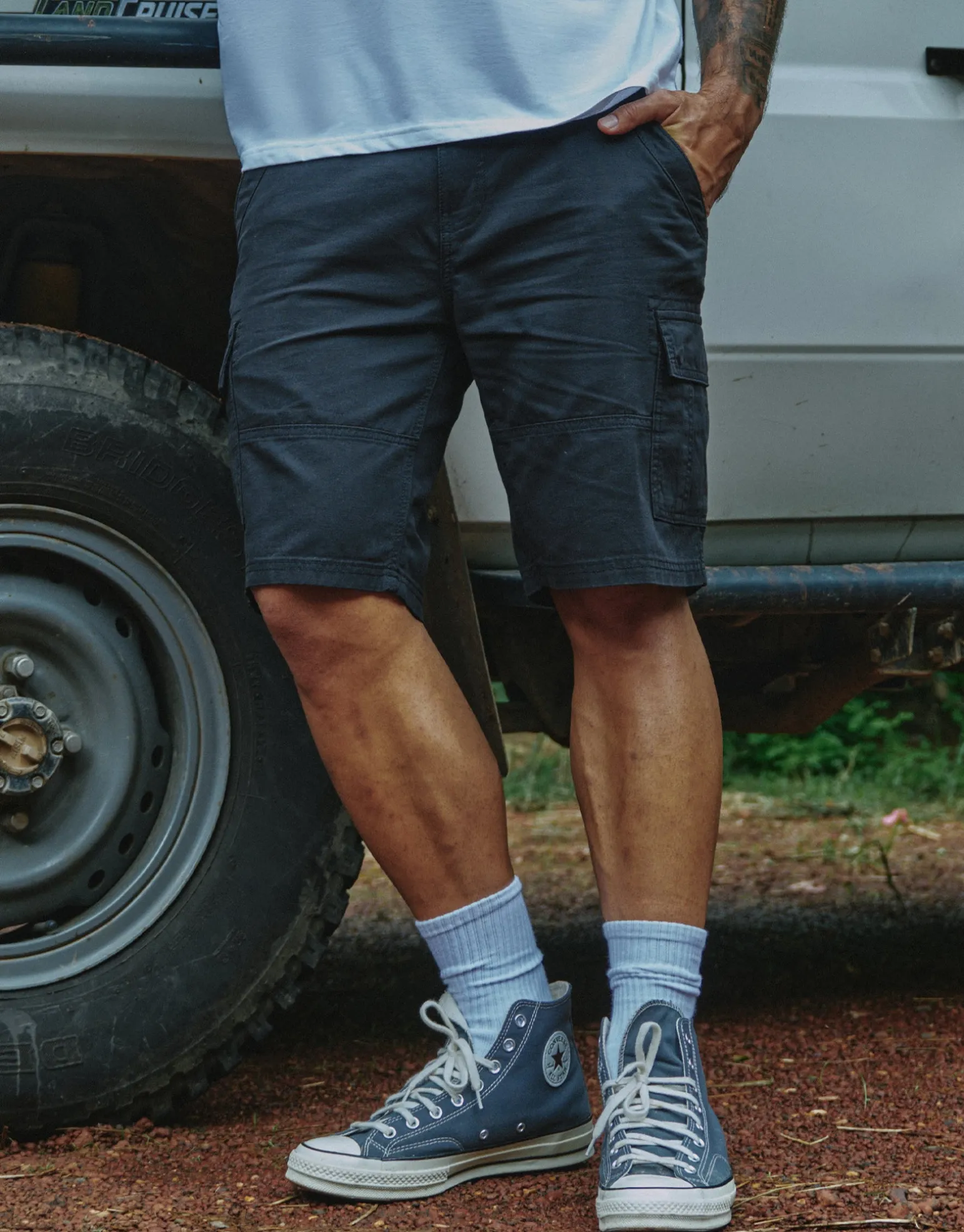 Plain Regular Fit Cargo Shorts in Bone