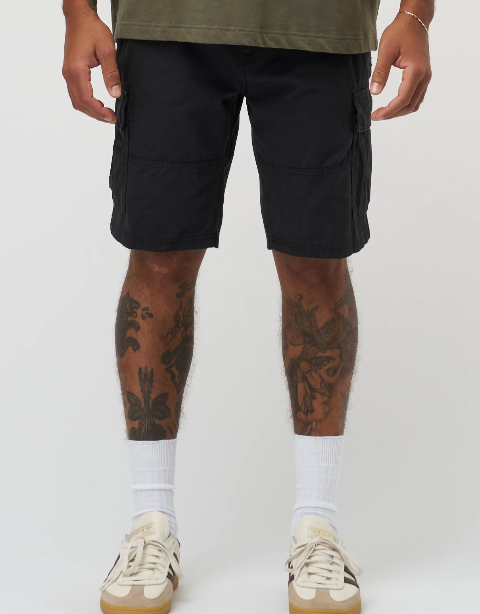 Plain Regular Fit Cargo Shorts in Bone