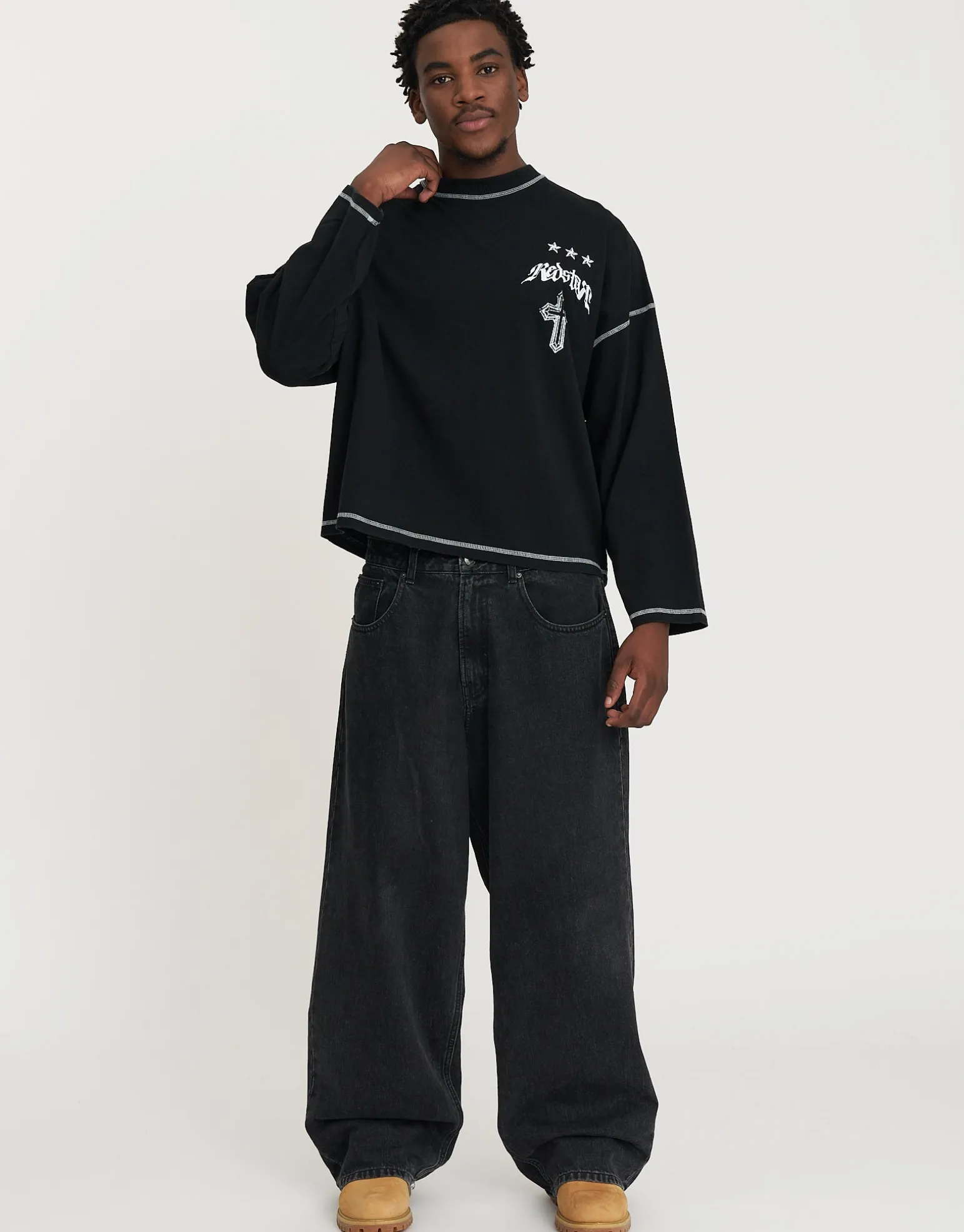 Redstar Cropped Long Sleeve T Shirt in Black