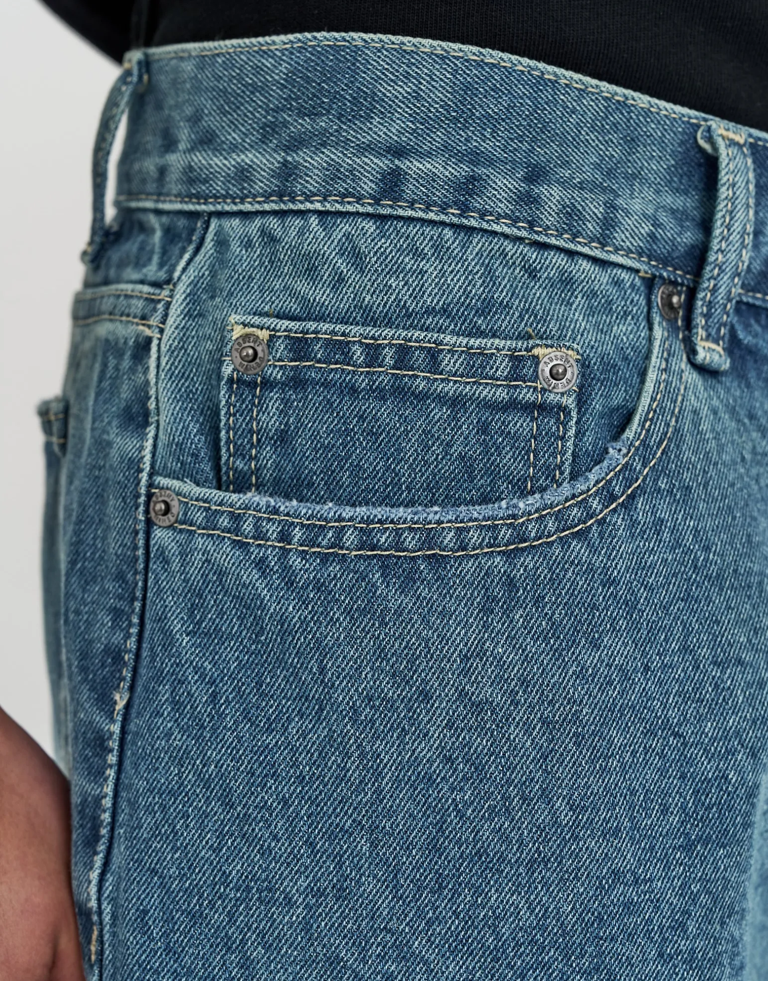 Relaxed Fit Denim Shorts in Vintage Mid Blue
