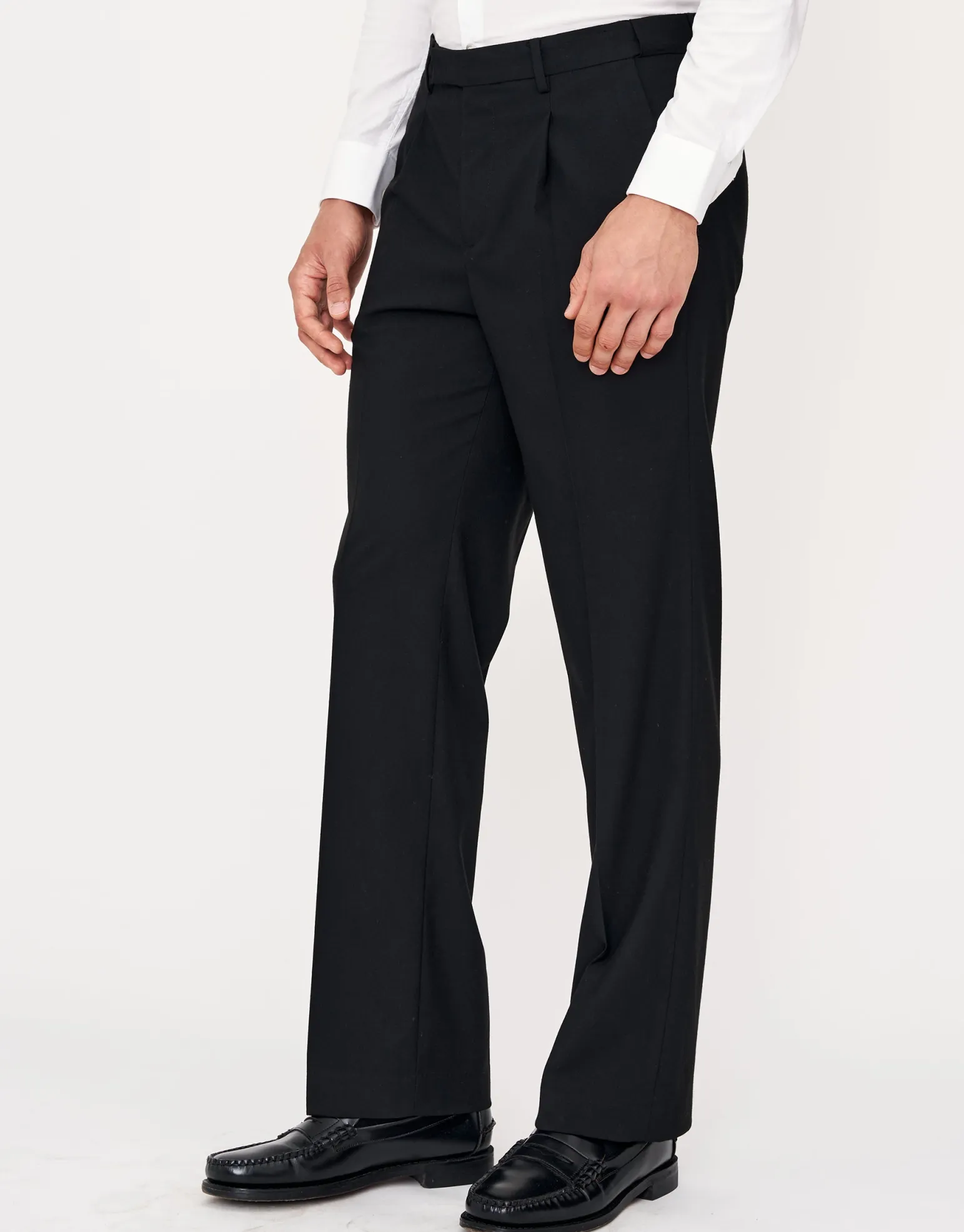 Relaxed Fit Pleated Dress Pants in Black