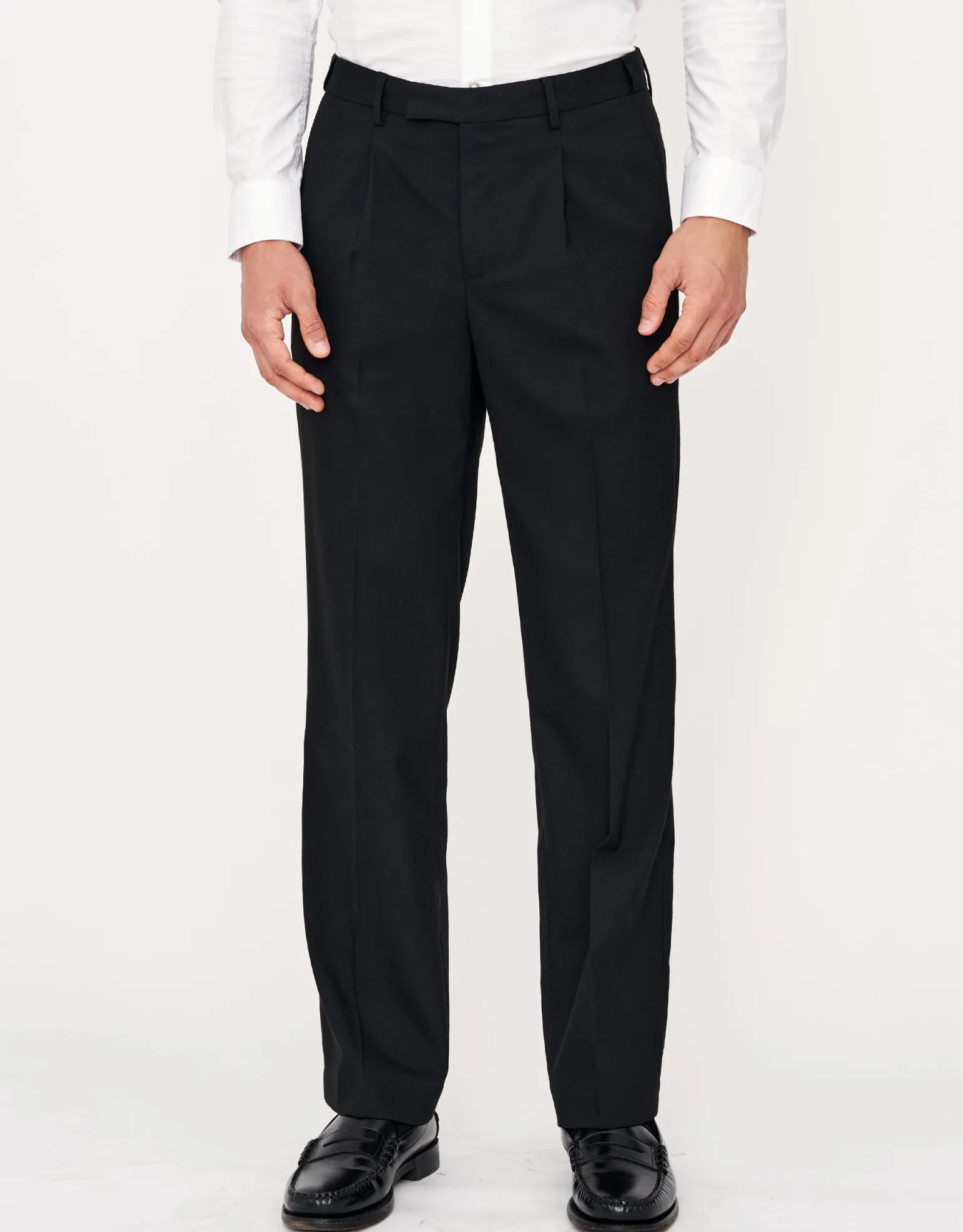 Relaxed Fit Pleated Dress Pants in Black