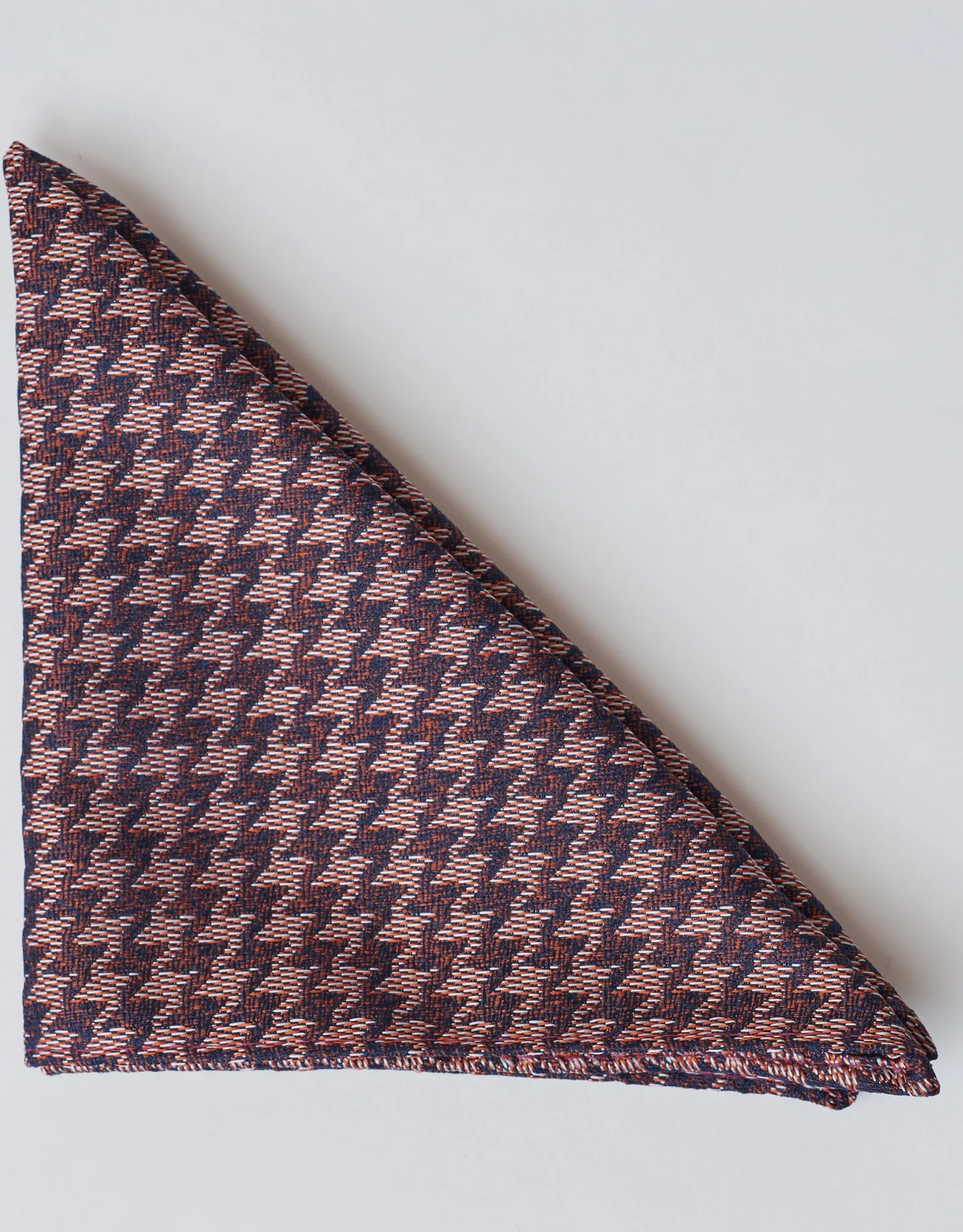 Roslyn Houndstooth Pocket Square in Burgundy