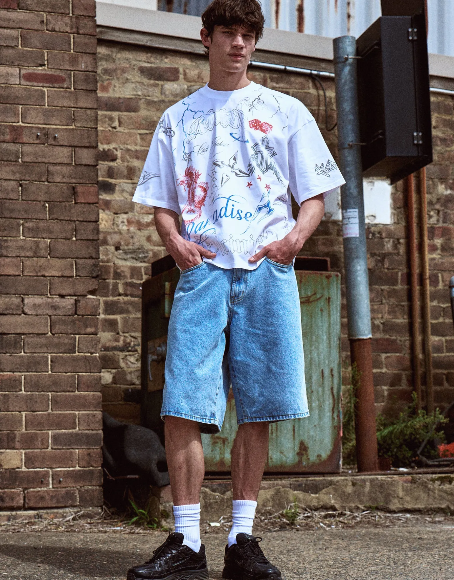 Scribbles Box Fit T Shirt in Blanc