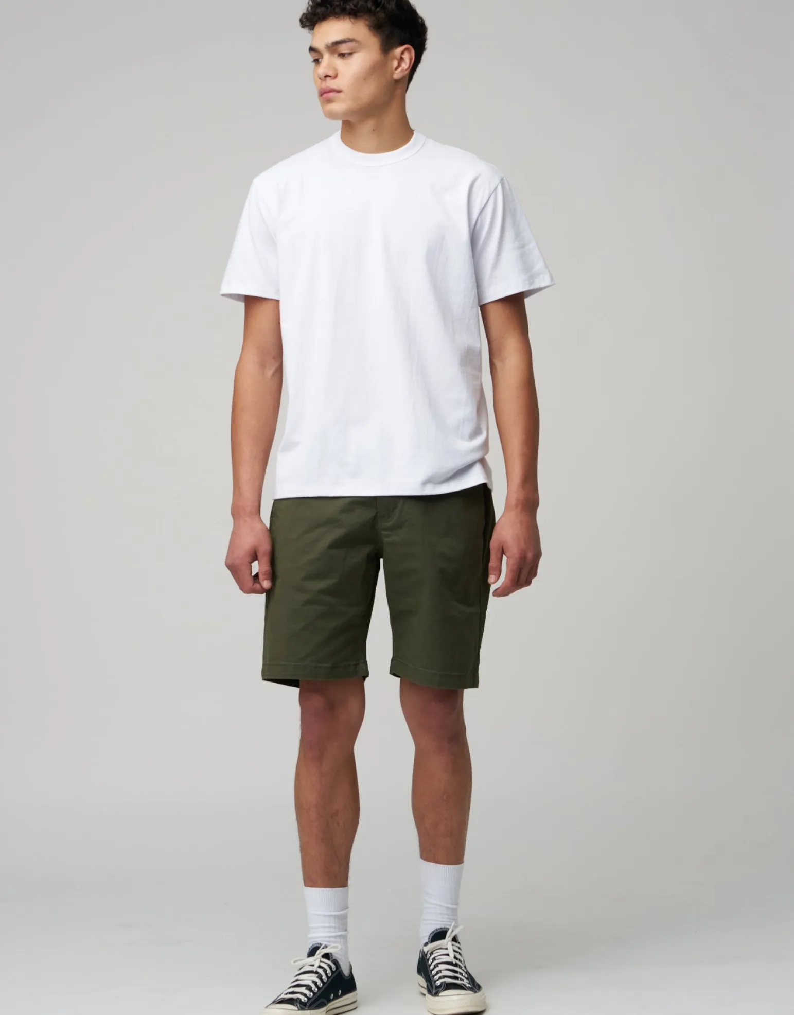 Stretch Chino Slim Fit Shorts in Sand