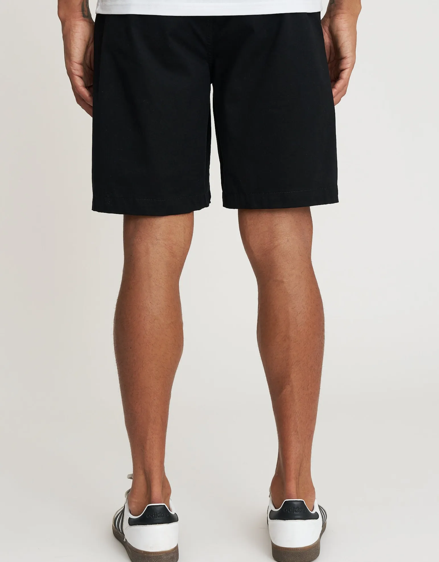 Stretch Chino Slim Fit Shorts in Sand