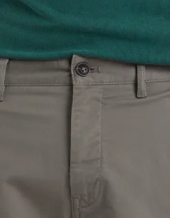 Stretch Chino Slim Fit Shorts in Sand