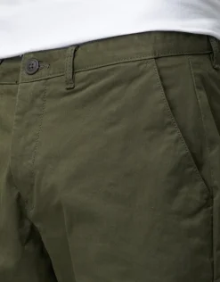 Stretch Chino Slim Fit Shorts in Black