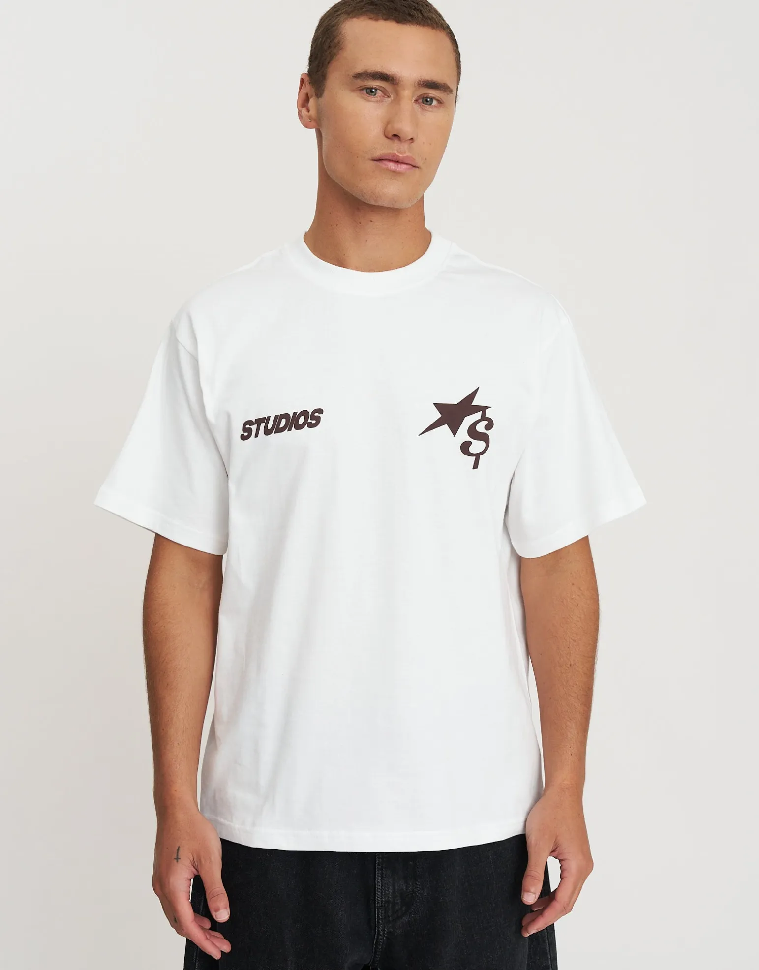 Studios Relaxed Fit T Shirt in Black 002