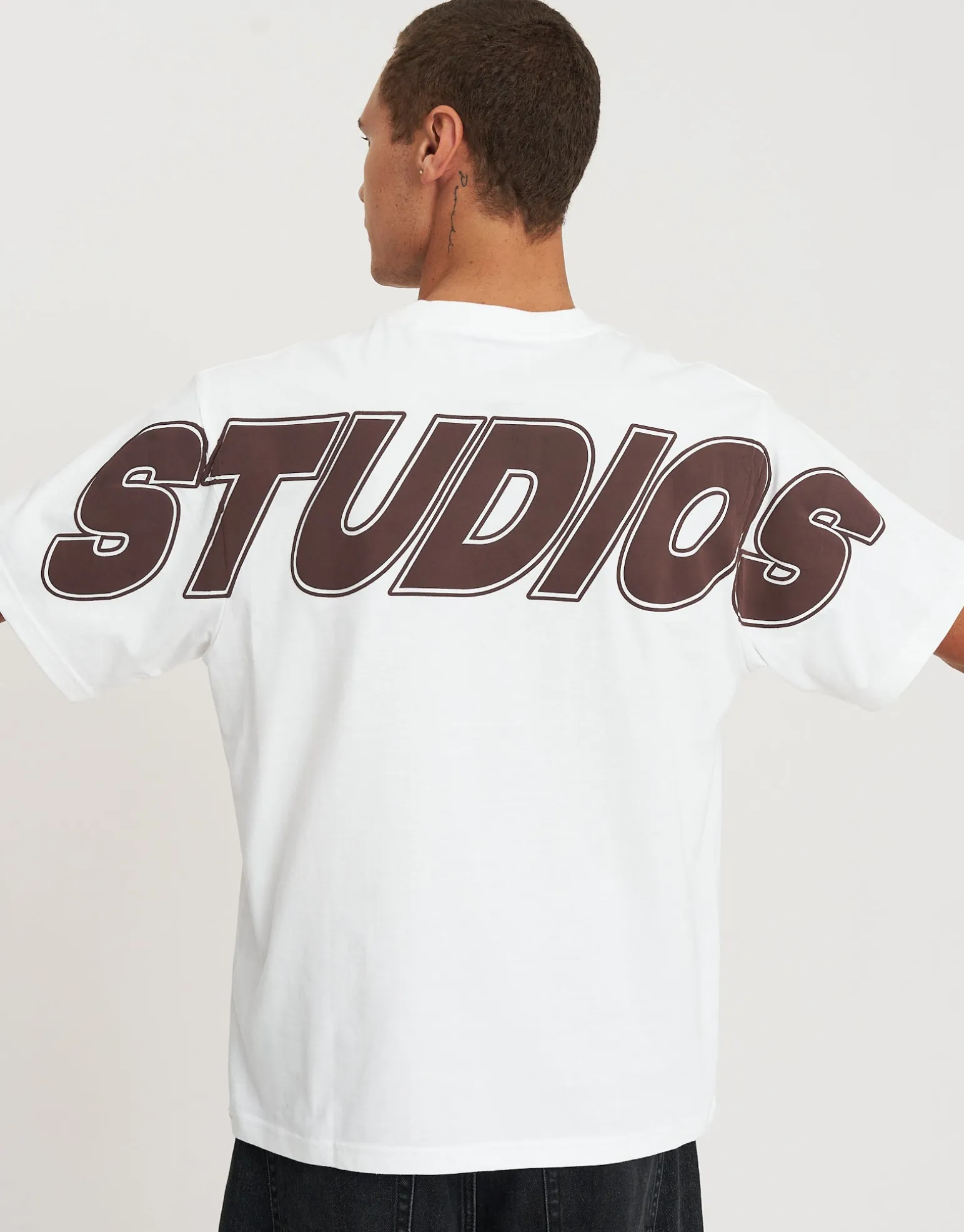 Studios Relaxed Fit T Shirt in Black 002