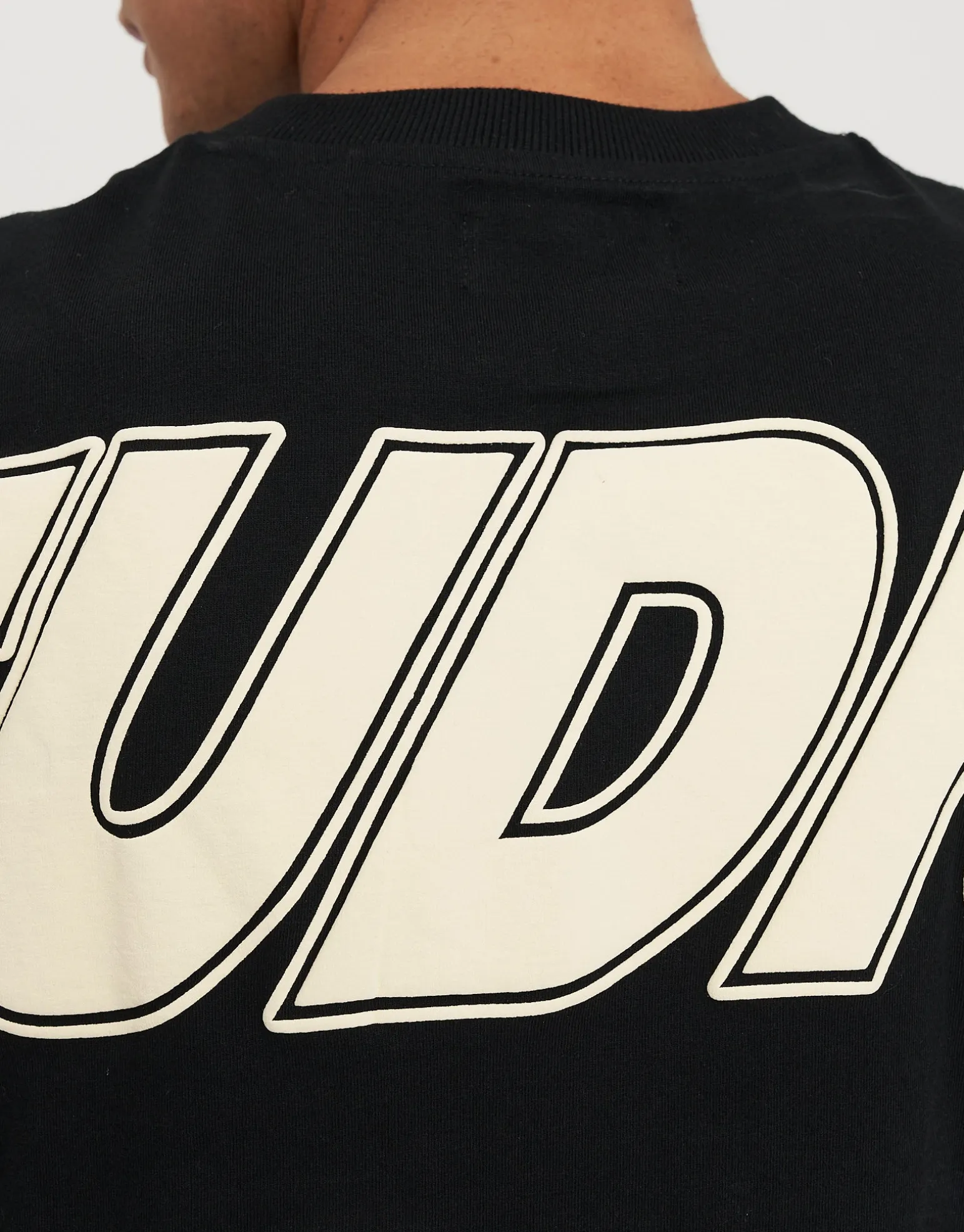 Studios Relaxed Fit T Shirt in Black 002