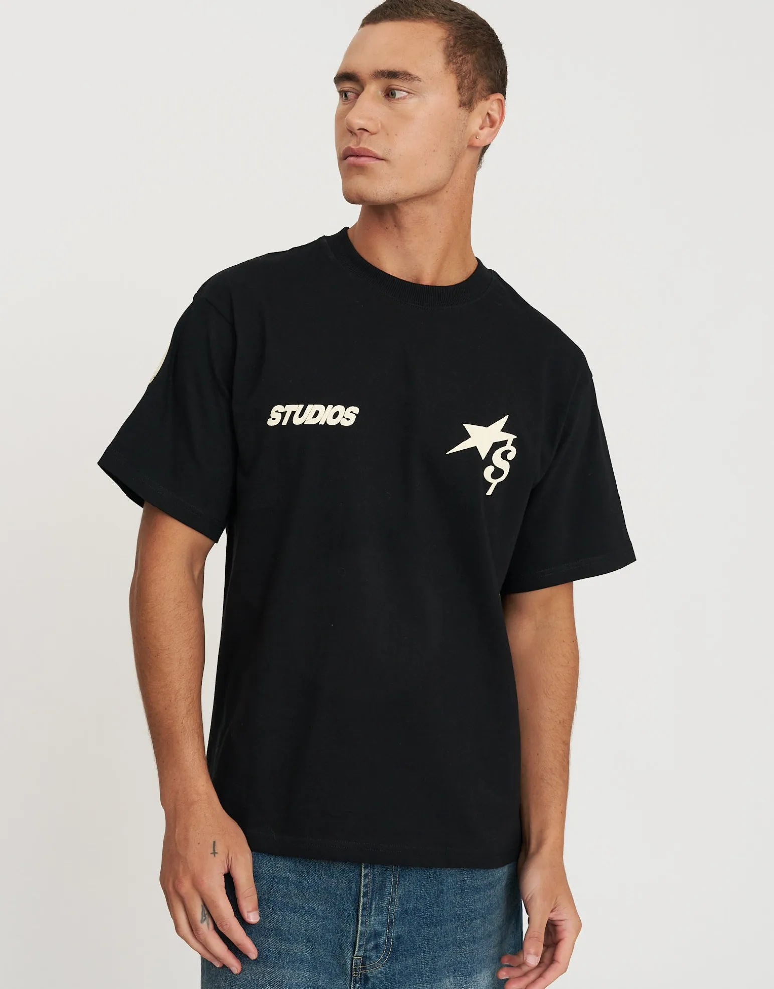 Studios Relaxed Fit T Shirt in Black 002