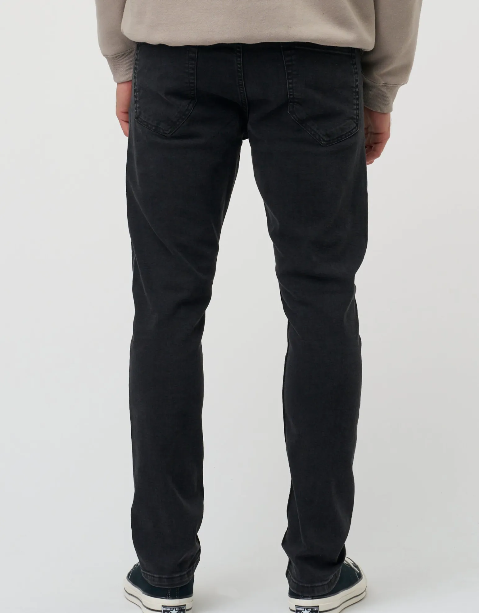 Taper Fit Jeans in Raw