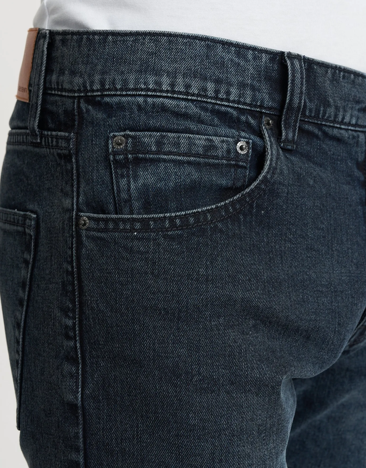Taper Fit Jeans in Raw