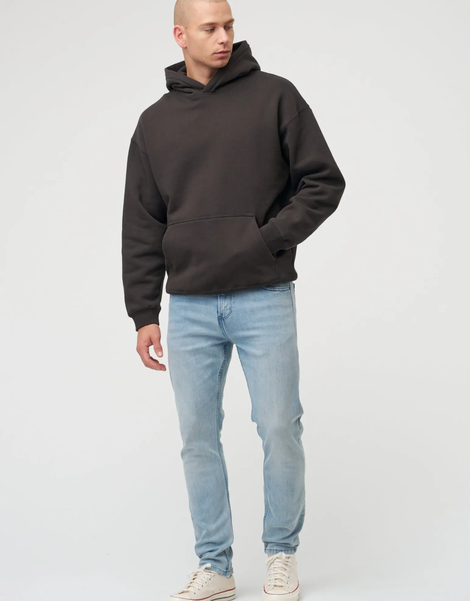 Taper Fit Jeans in Raw
